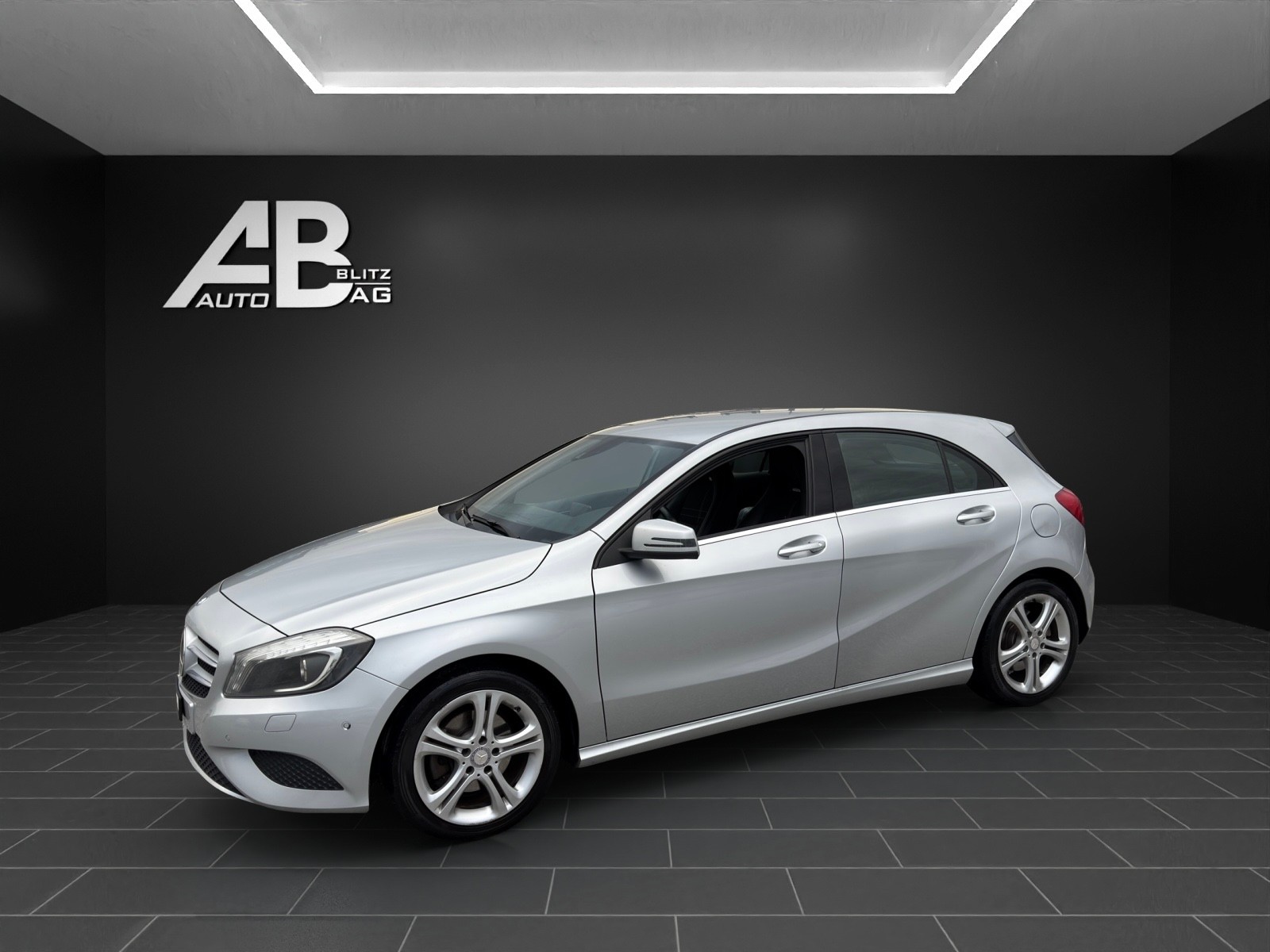 MERCEDES-BENZ A 200 CDI Urban 4Matic 7G-DCT-image-1