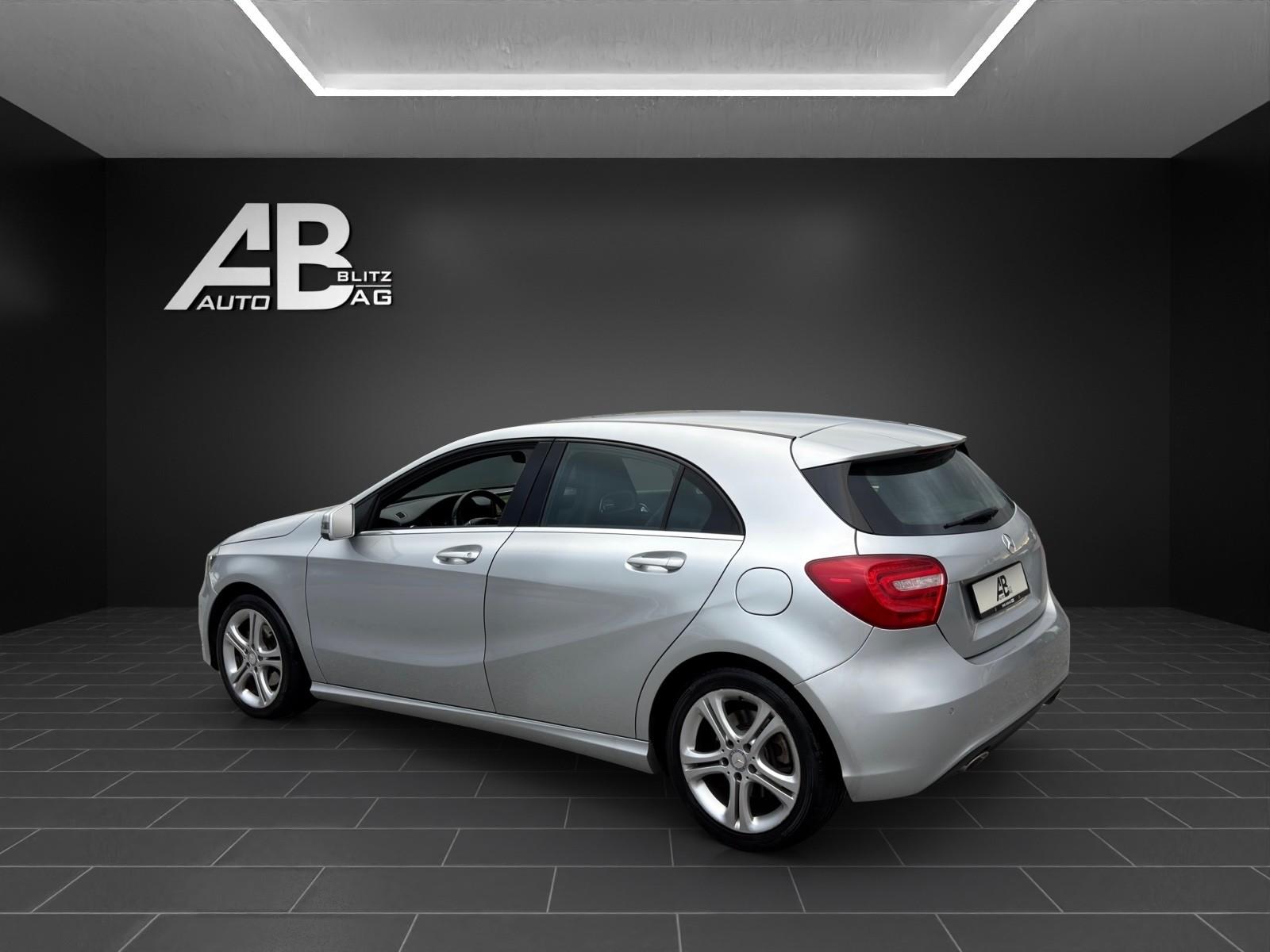 MERCEDES-BENZ A 200 CDI Urban 4Matic 7G-DCT-image-2