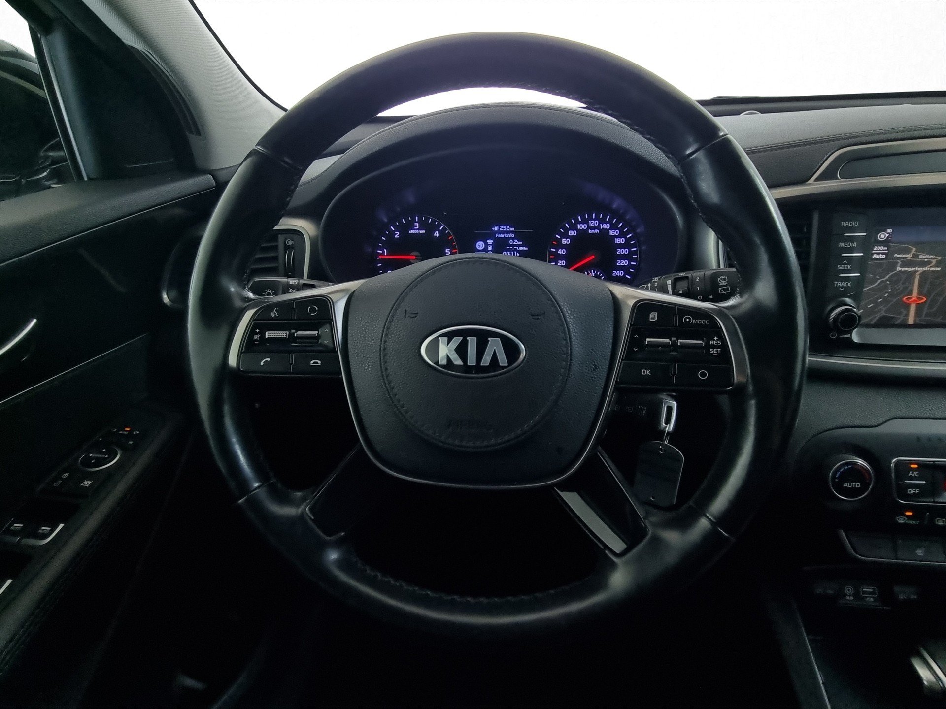 KIA Sorento 2.2 CRDi Trend Active 7P-image-8