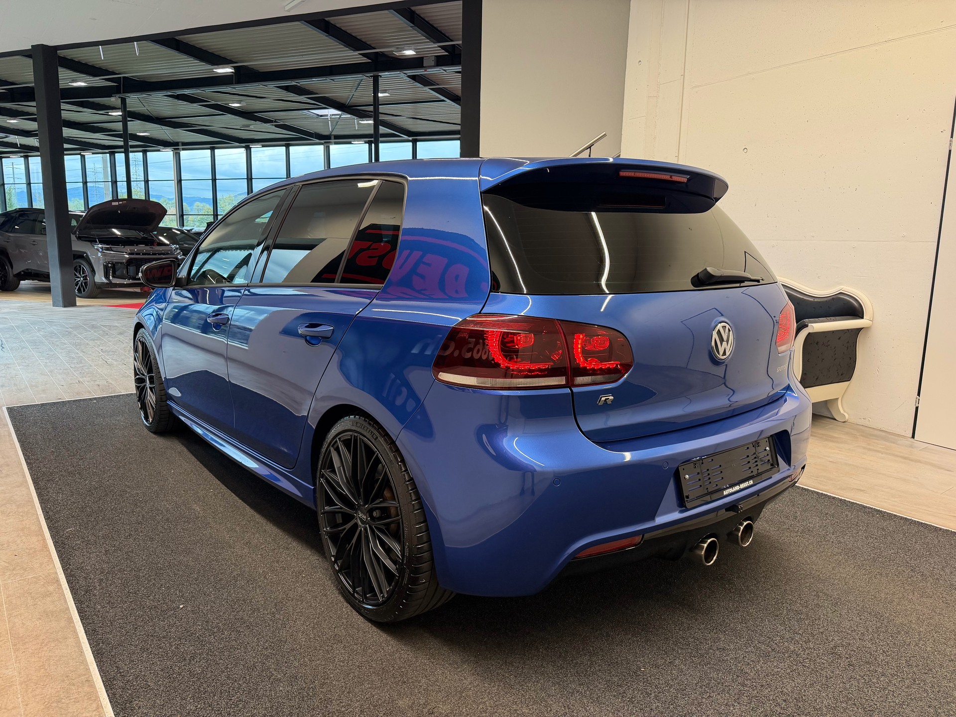 VW Golf 2.0 TSI R 4Motion DSG-showroom-element-3