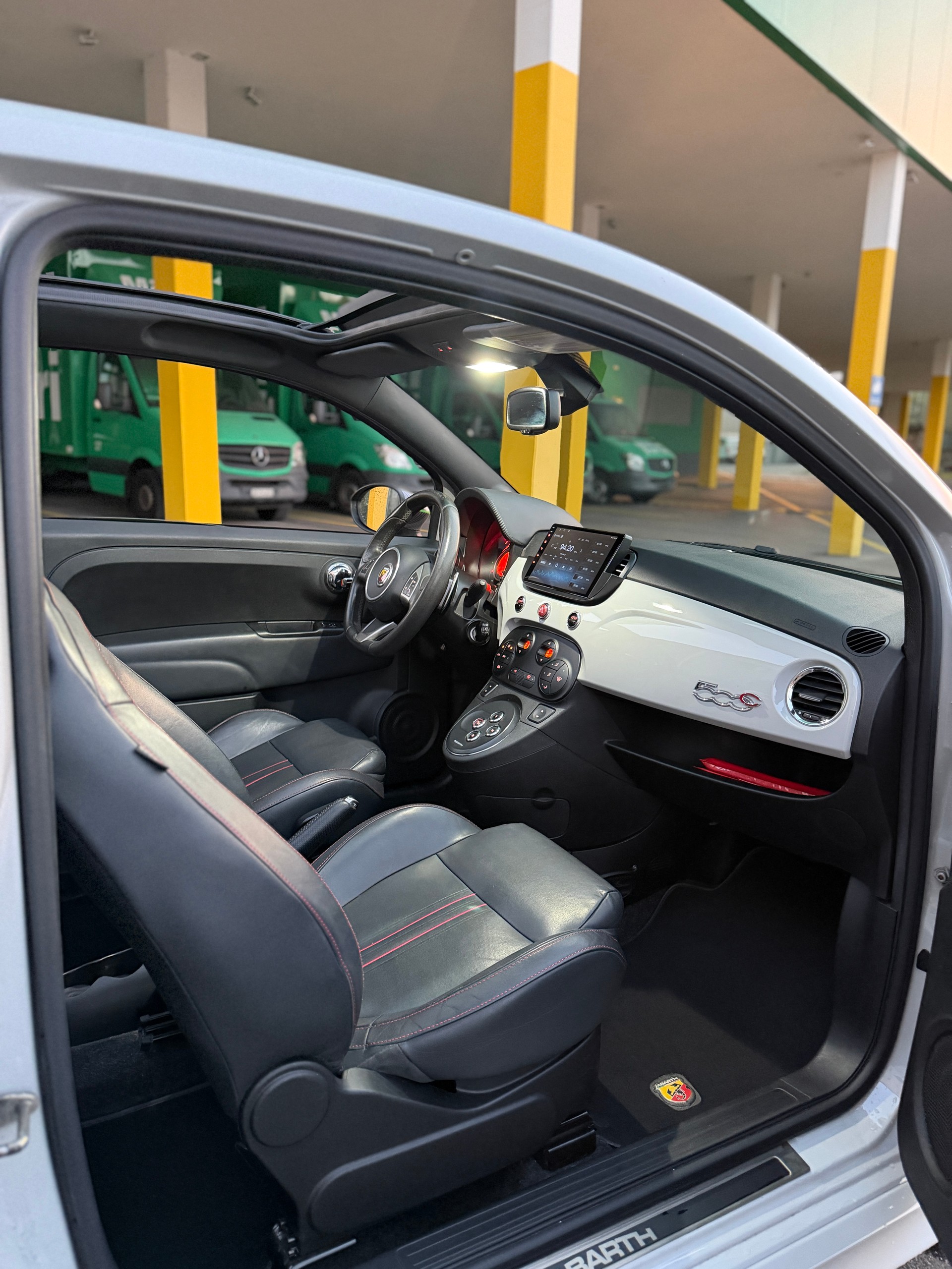 FIAT 500 1.4 16V Turbo Abarth Dualogic-image-10