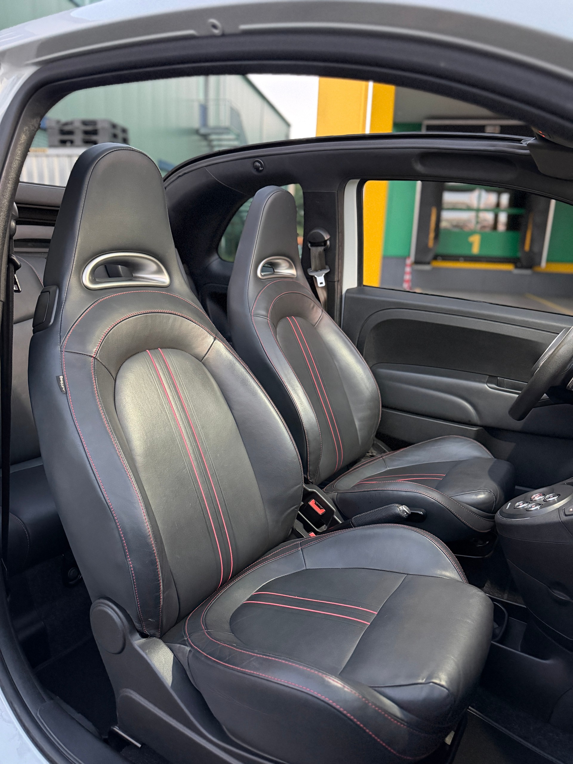 FIAT 500 1.4 16V Turbo Abarth Dualogic-image-9
