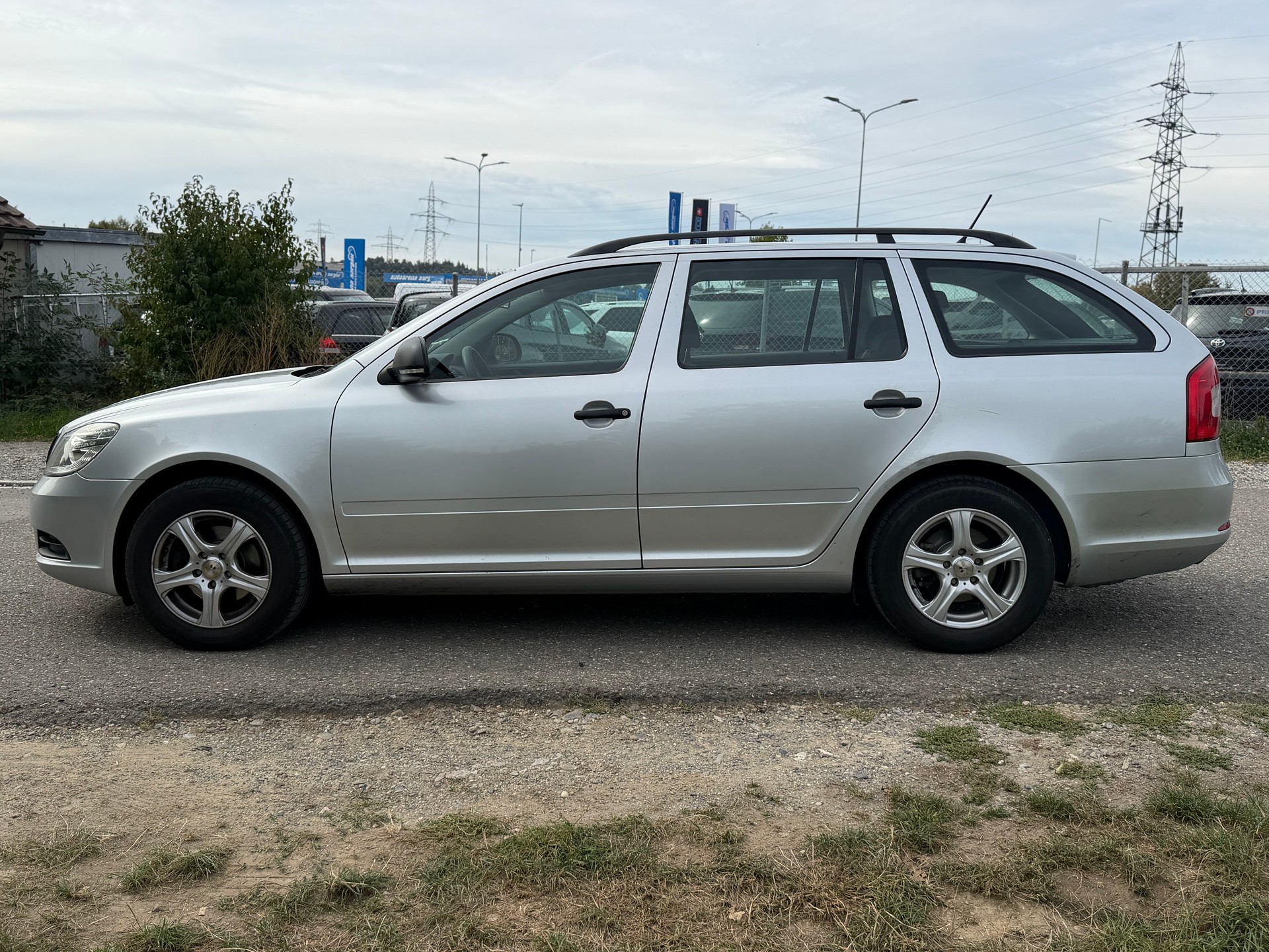 SKODA Octavia Combi 1.4 TSI Elegance-image-6