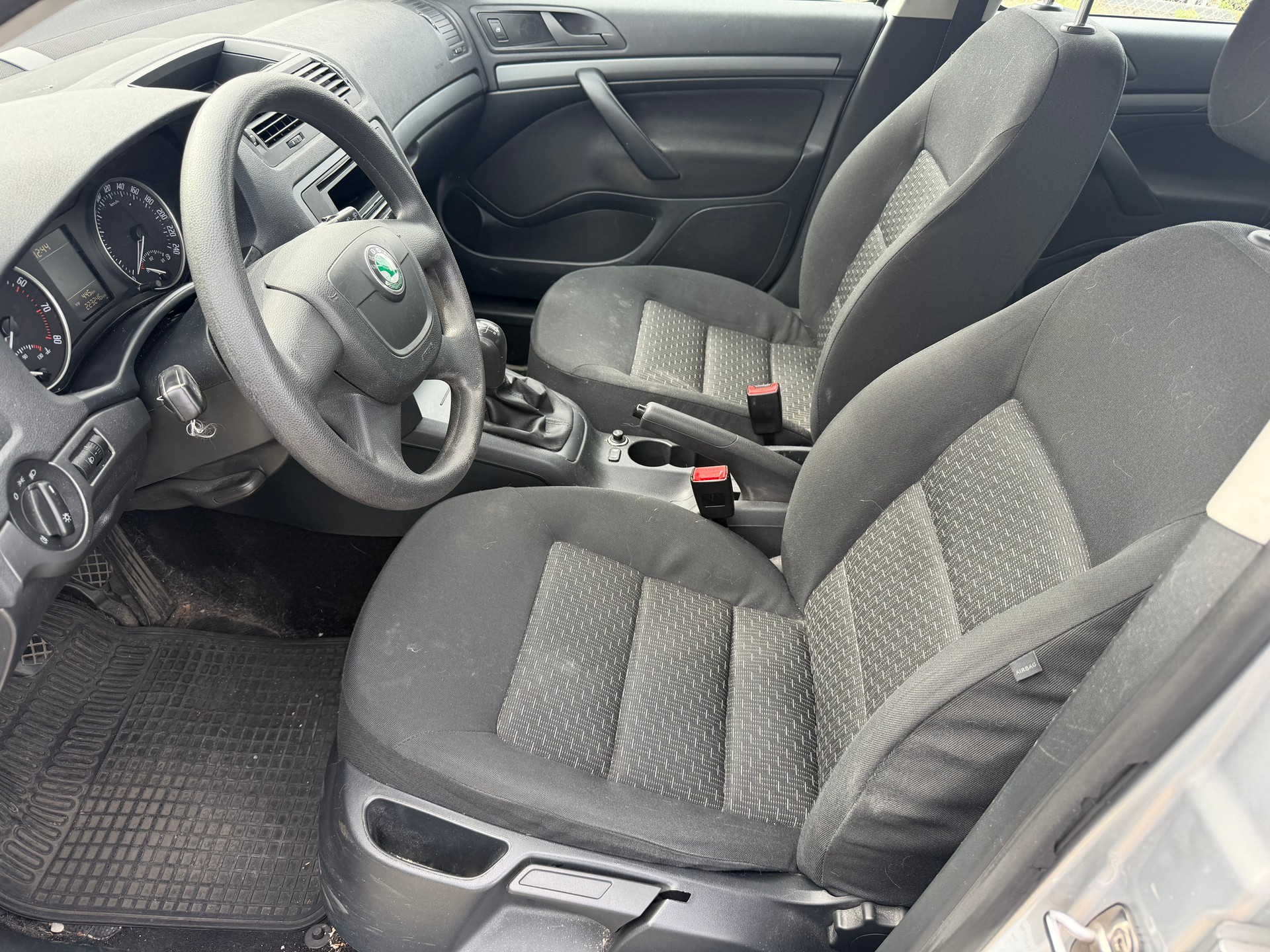 SKODA Octavia Combi 1.4 TSI Elegance-image-8