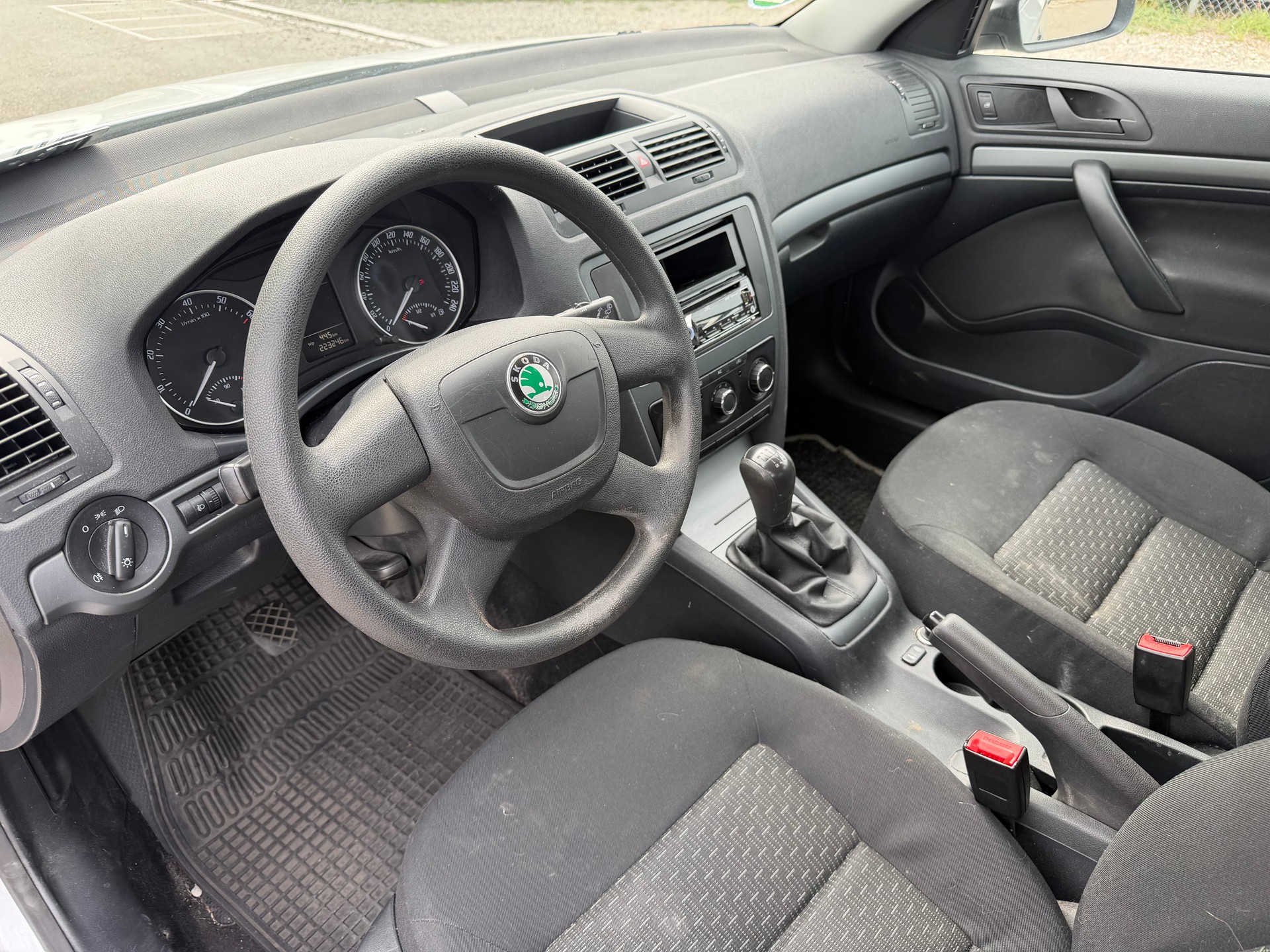 SKODA Octavia Combi 1.4 TSI Elegance-image-9