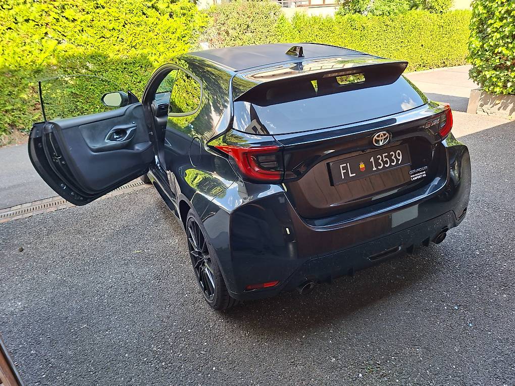 TOYOTA Yaris 1.6 GR Sport-image-1