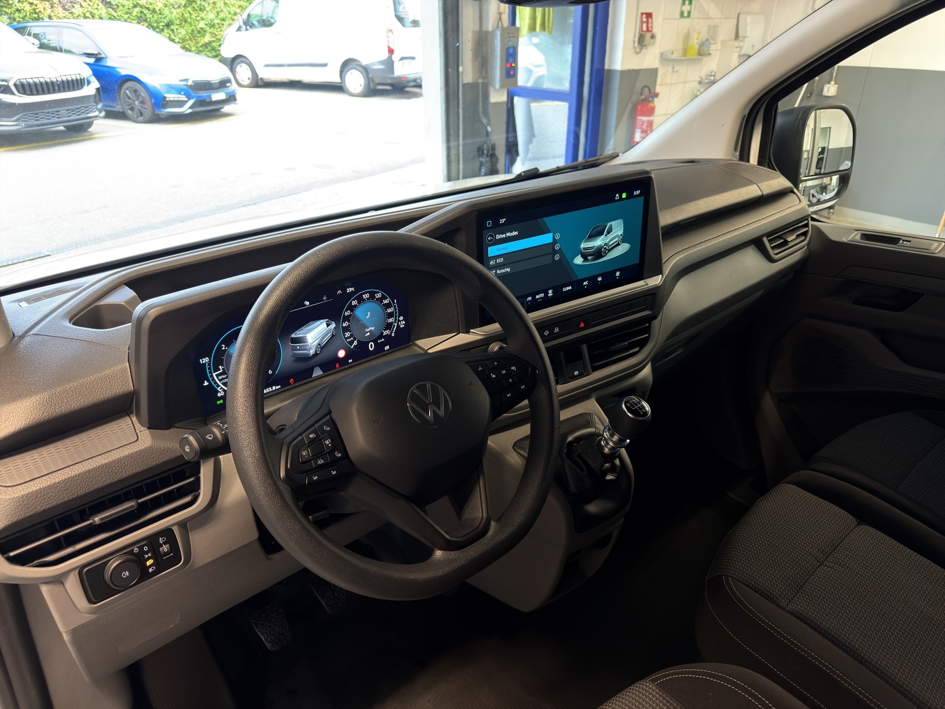 VW Transporter 2.0 TDI Lang-image-8