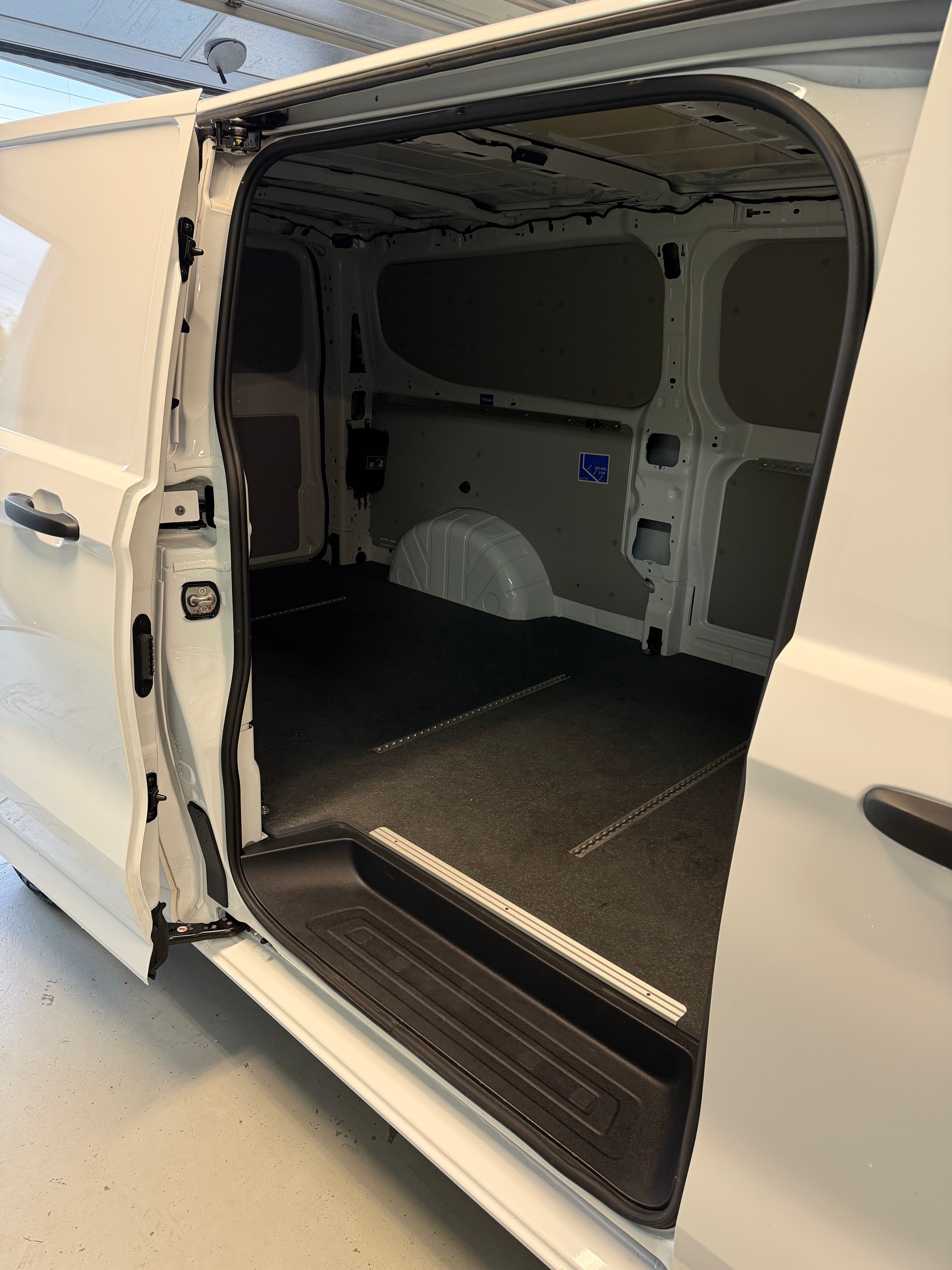VW Transporter 2.0 TDI Lang-image-6