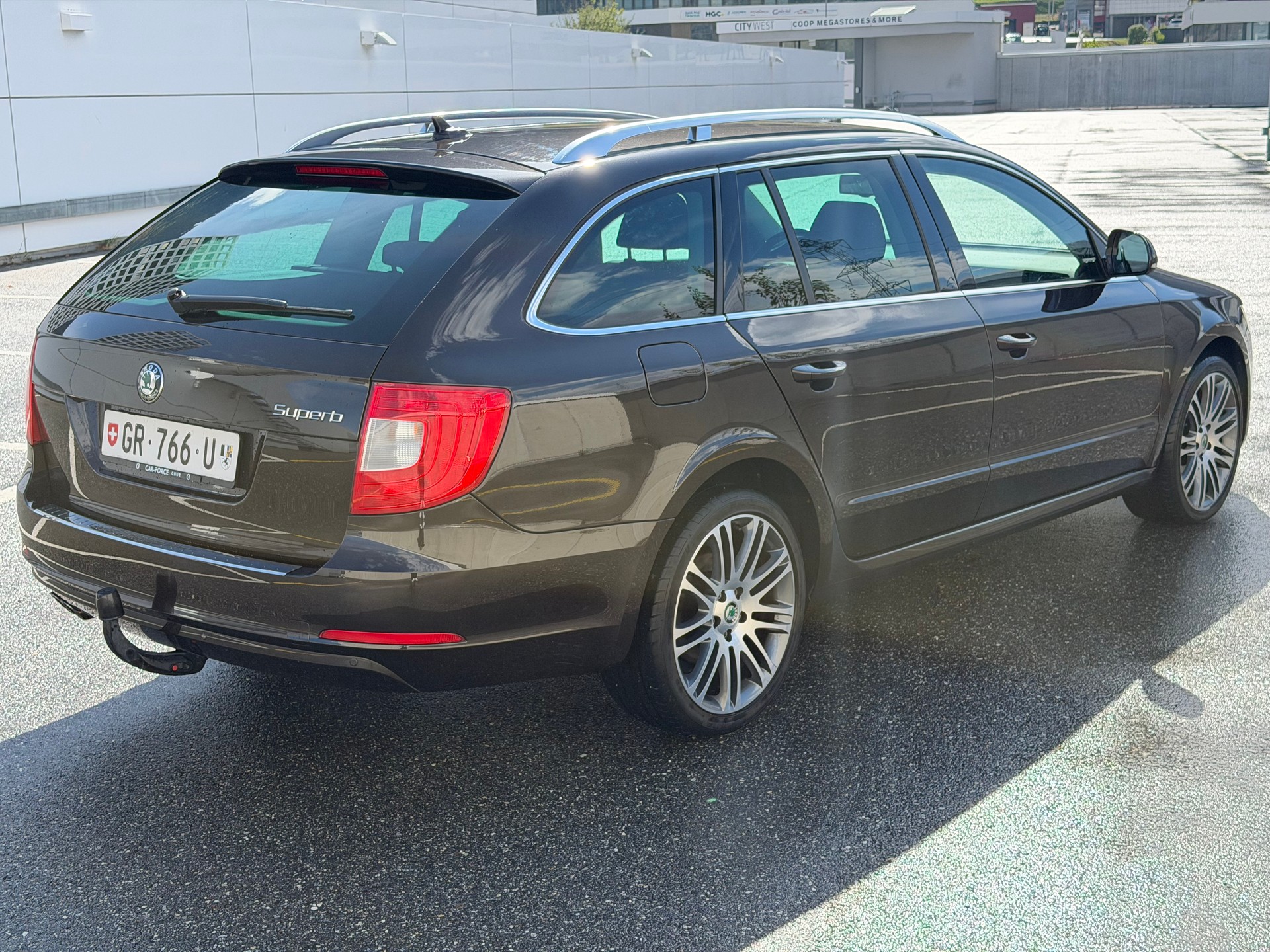 SKODA Superb Combi 2.0 TDi Family DSG-image-5