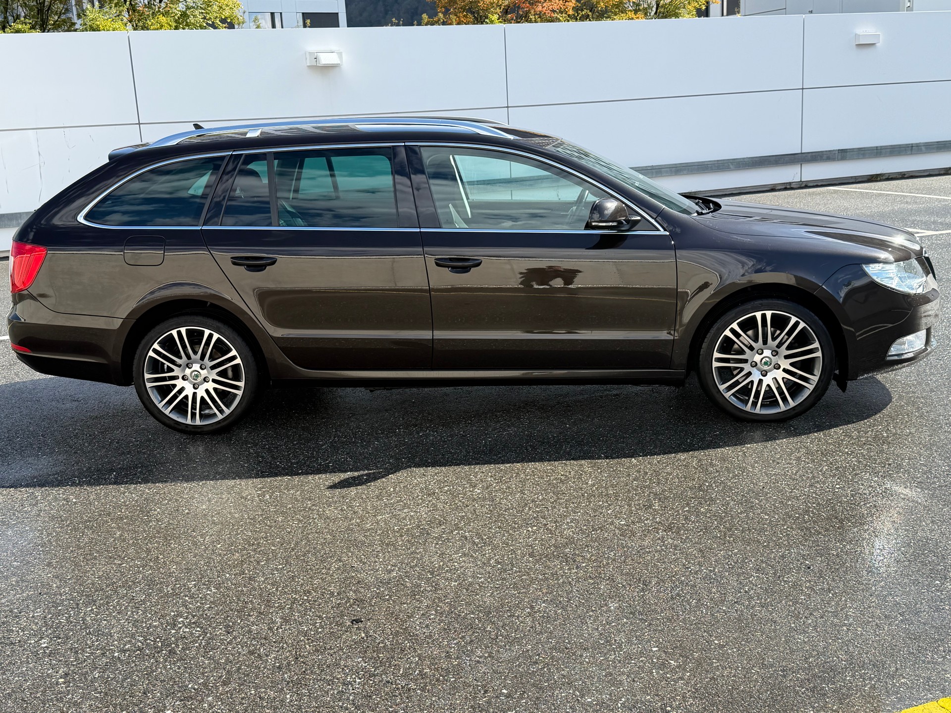 SKODA Superb Combi 2.0 TDi Family DSG-image-6