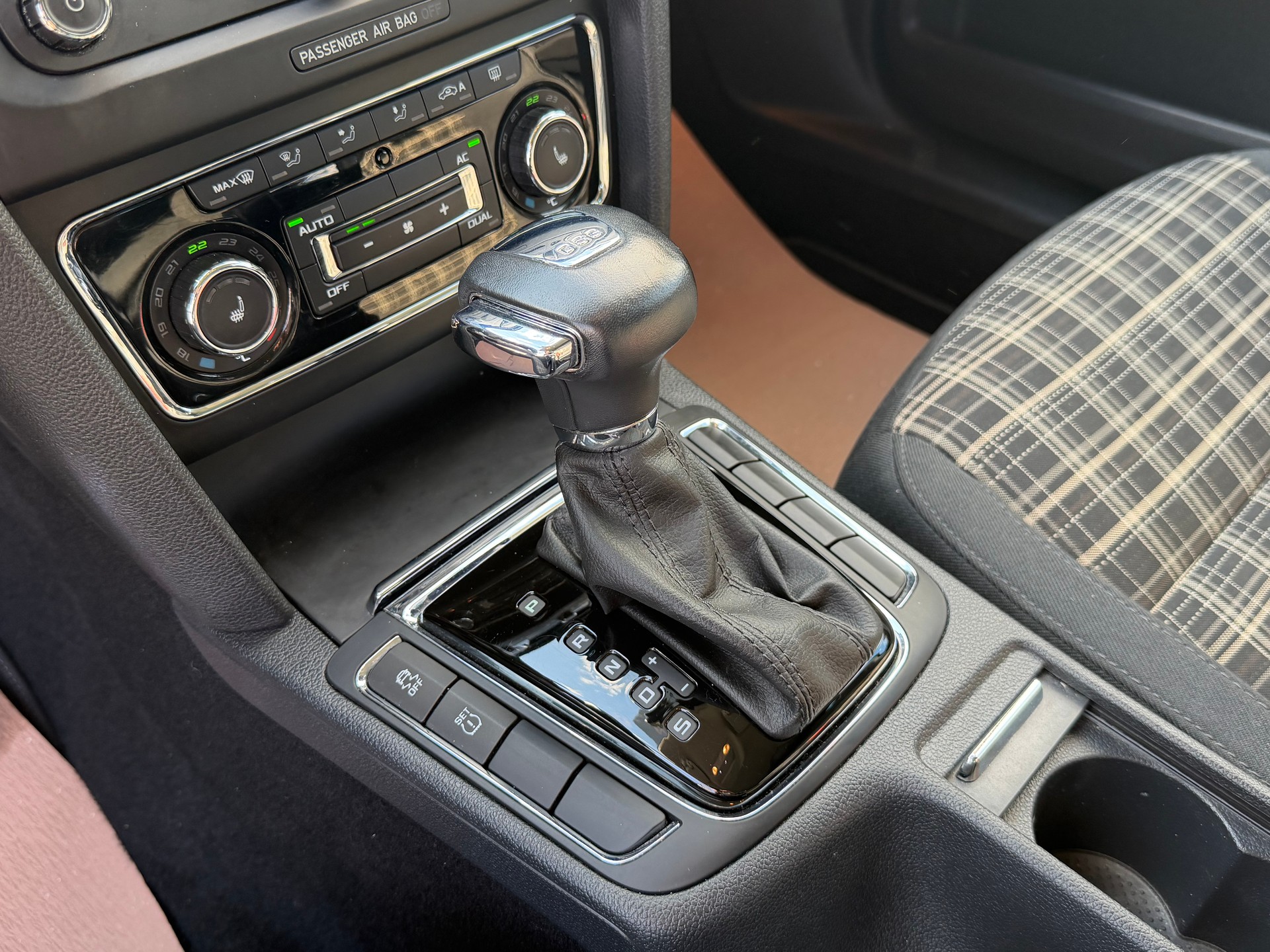 SKODA Superb Combi 2.0 TDi Family DSG-image-23