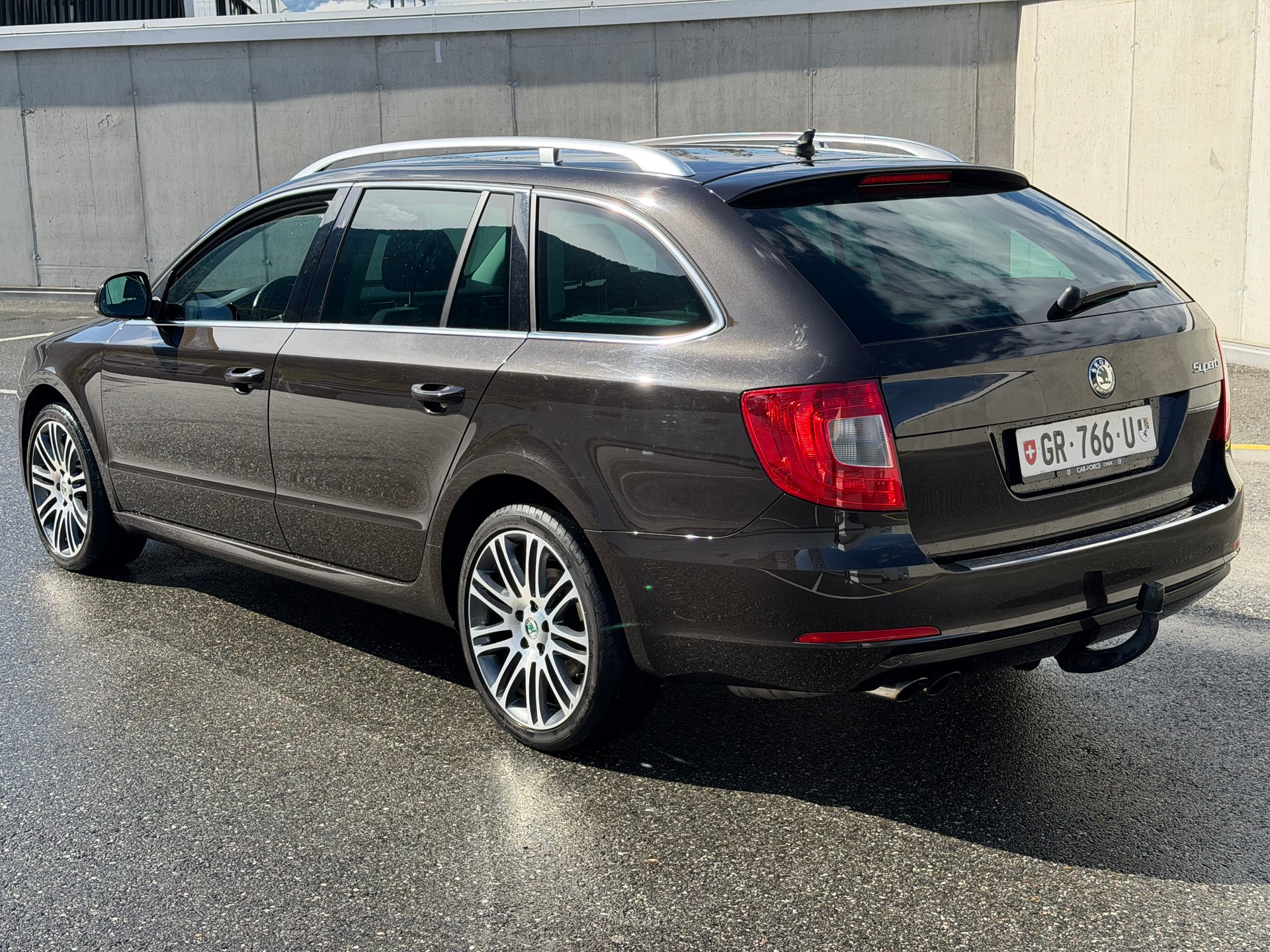 SKODA Superb Combi 2.0 TDi Family DSG-image-3