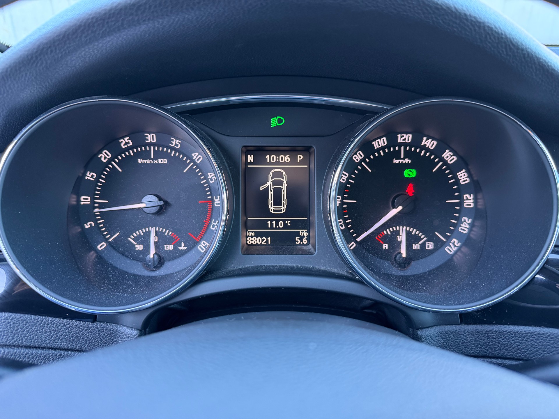 SKODA Superb Combi 2.0 TDi Family DSG-image-26