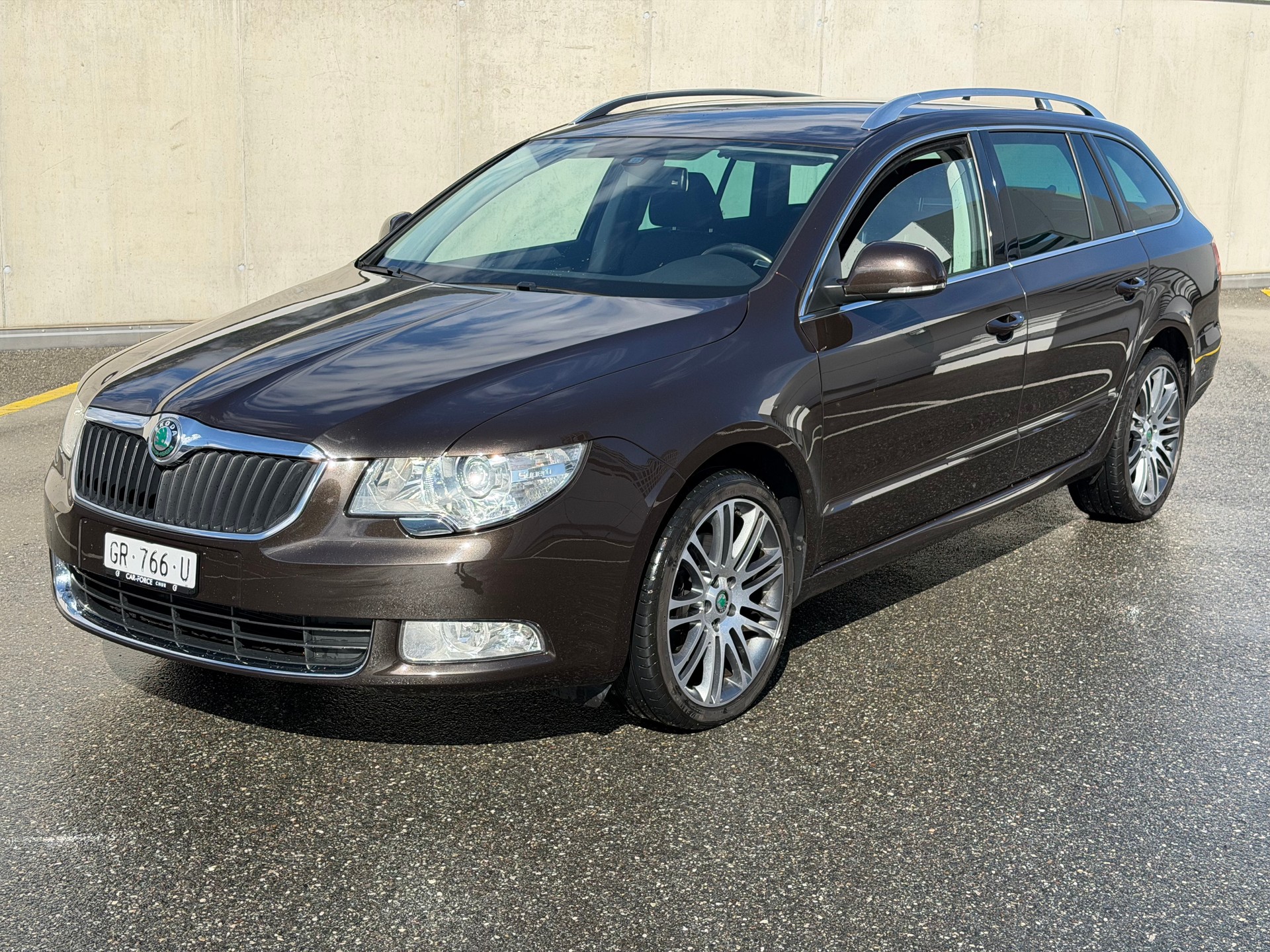 SKODA Superb Combi 2.0 TDi Family DSG-image-1