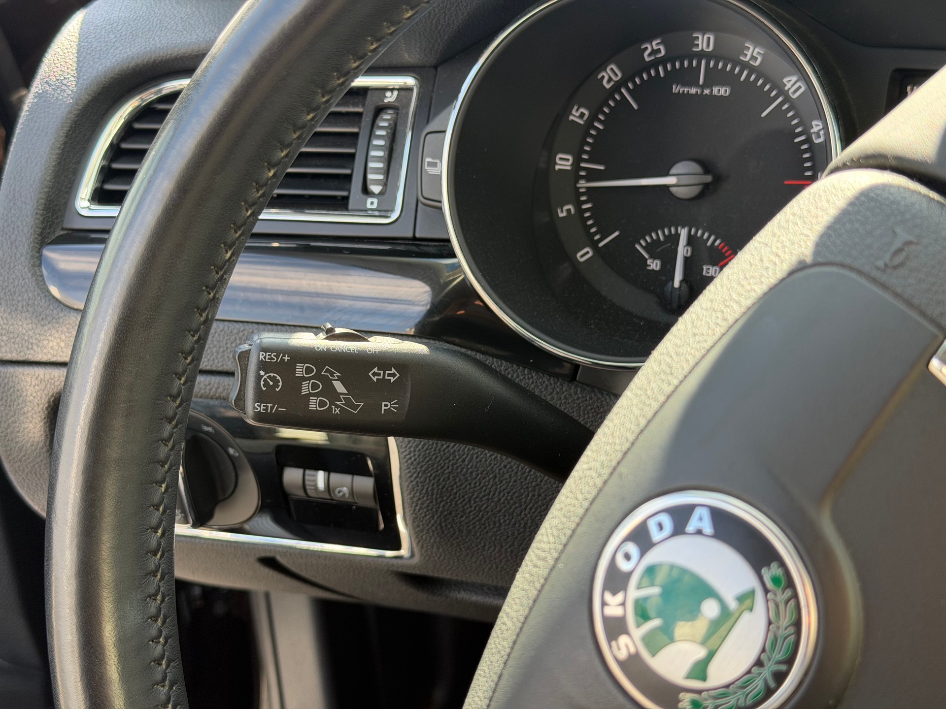 SKODA Superb Combi 2.0 TDi Family DSG-image-29