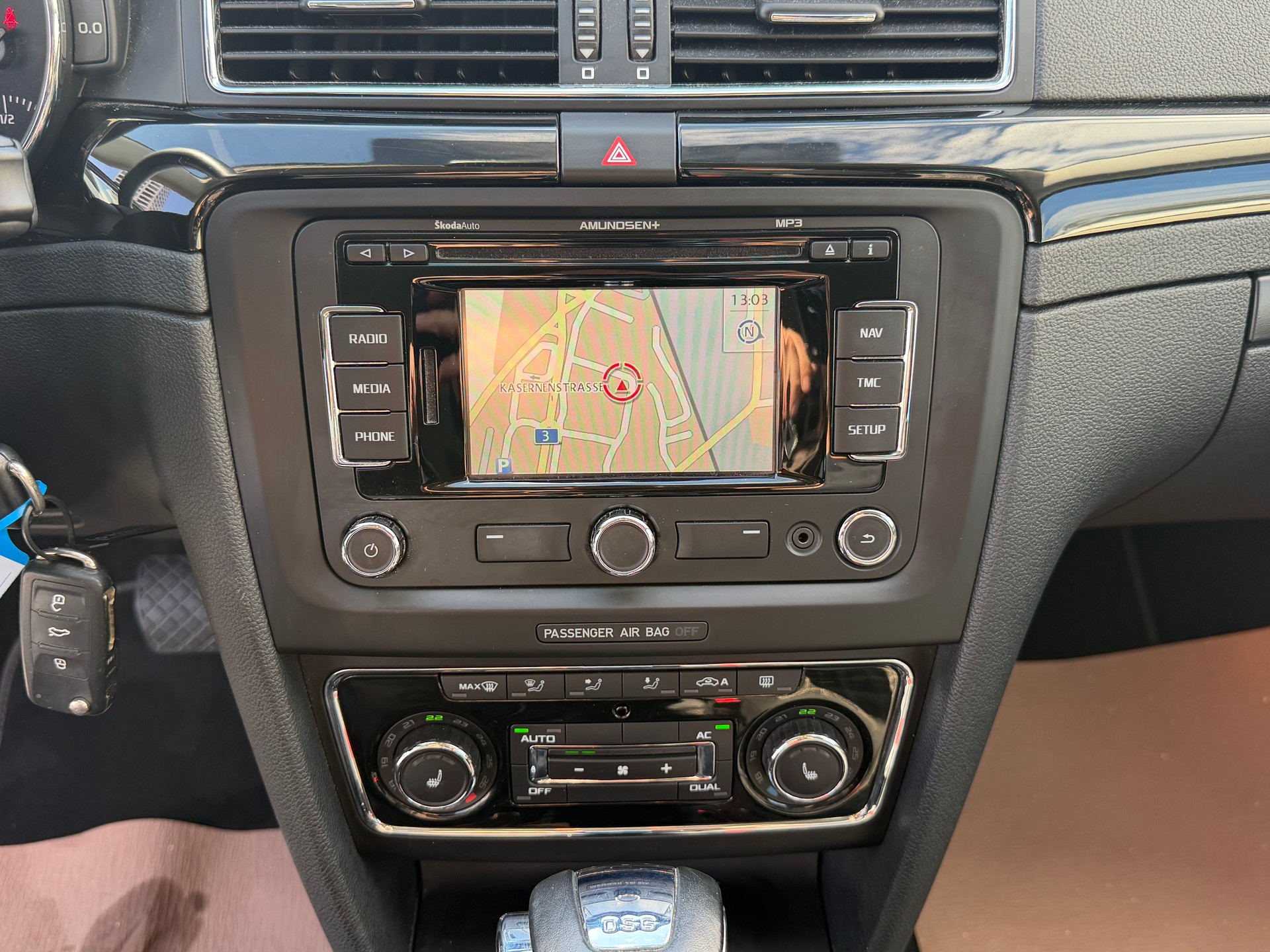 SKODA Superb Combi 2.0 TDi Family DSG-image-25