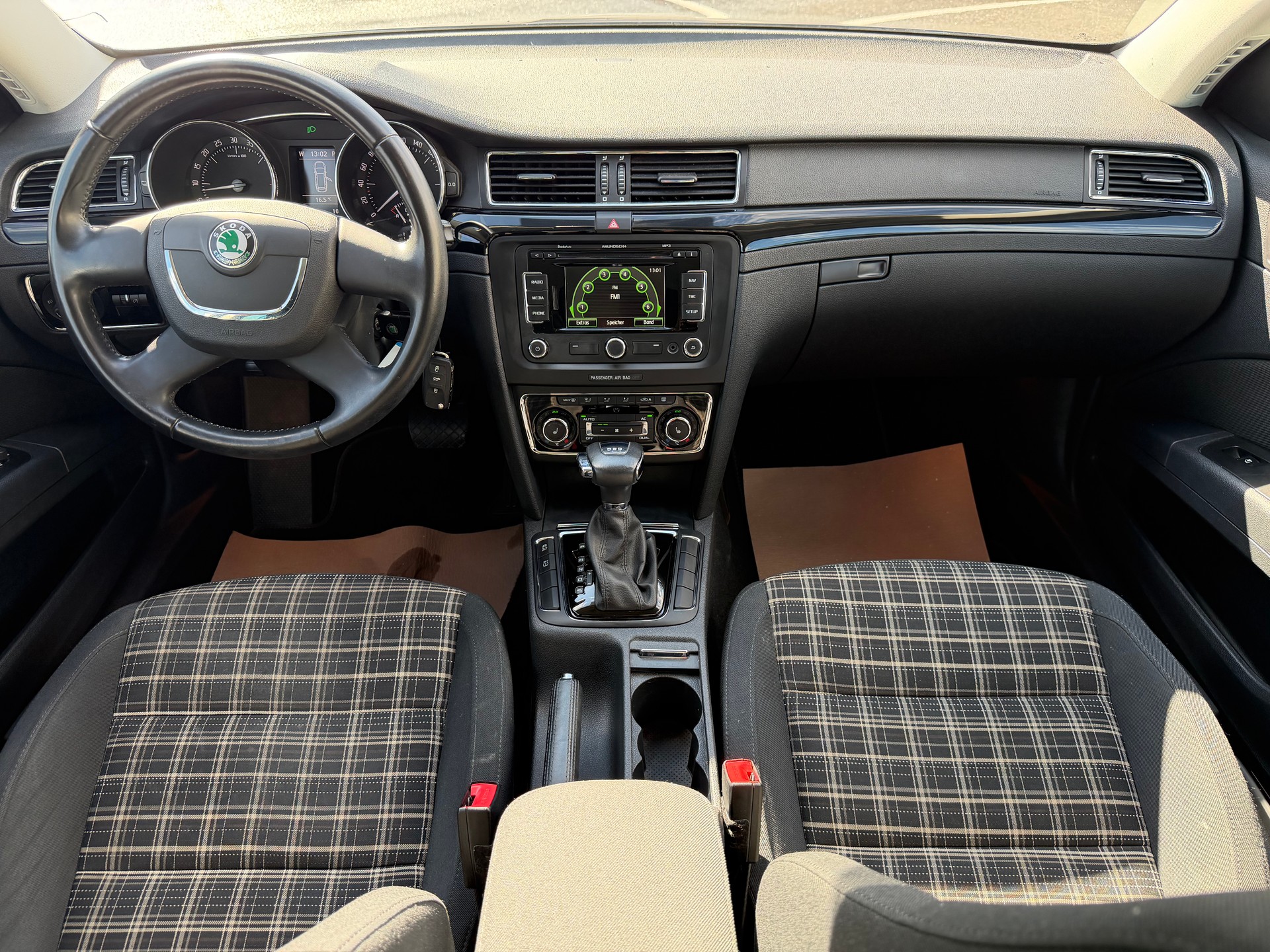 SKODA Superb Combi 2.0 TDi Family DSG-image-18