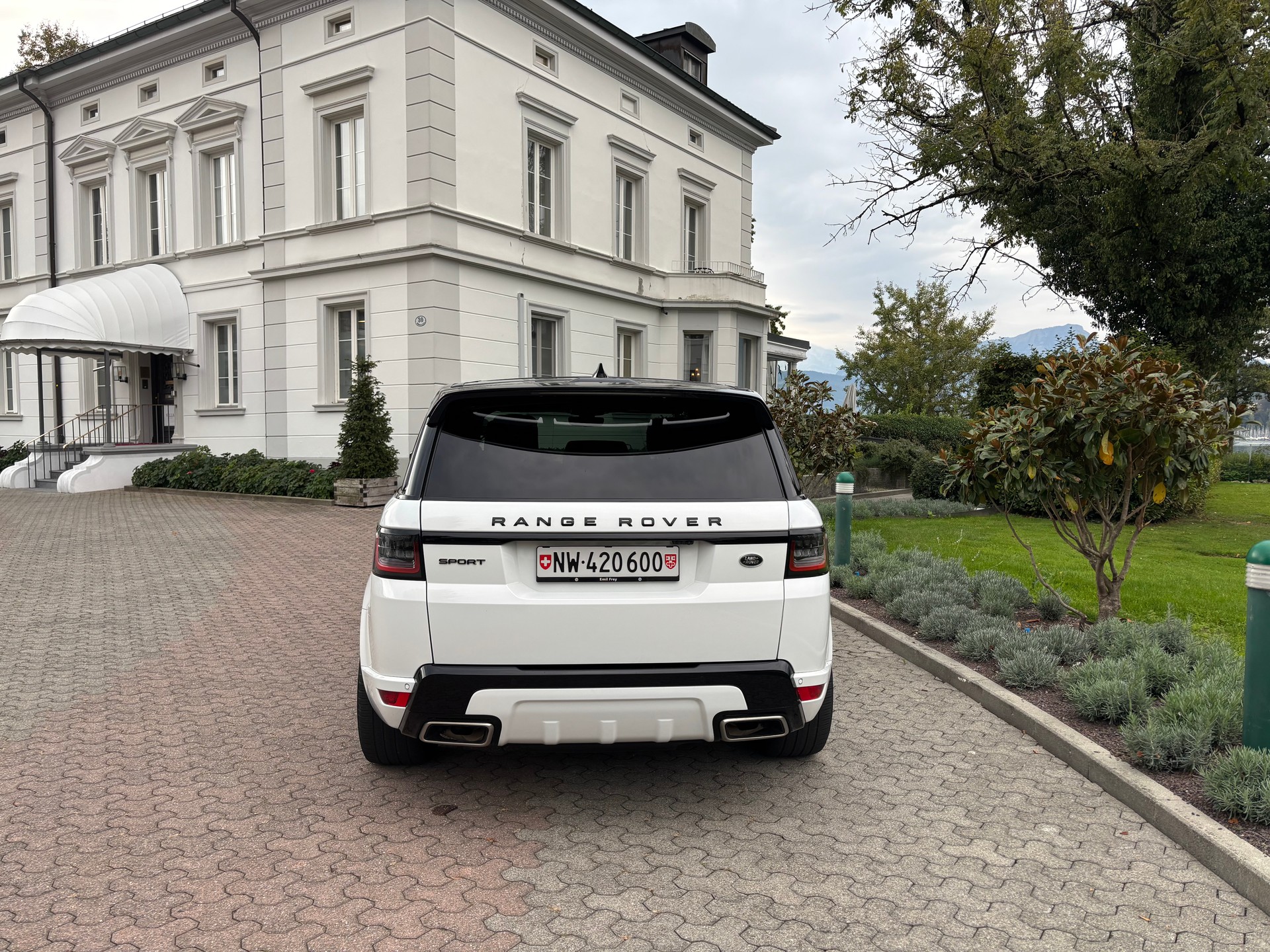 LAND ROVER 3.0 I6D HSE Dynamic-image-4