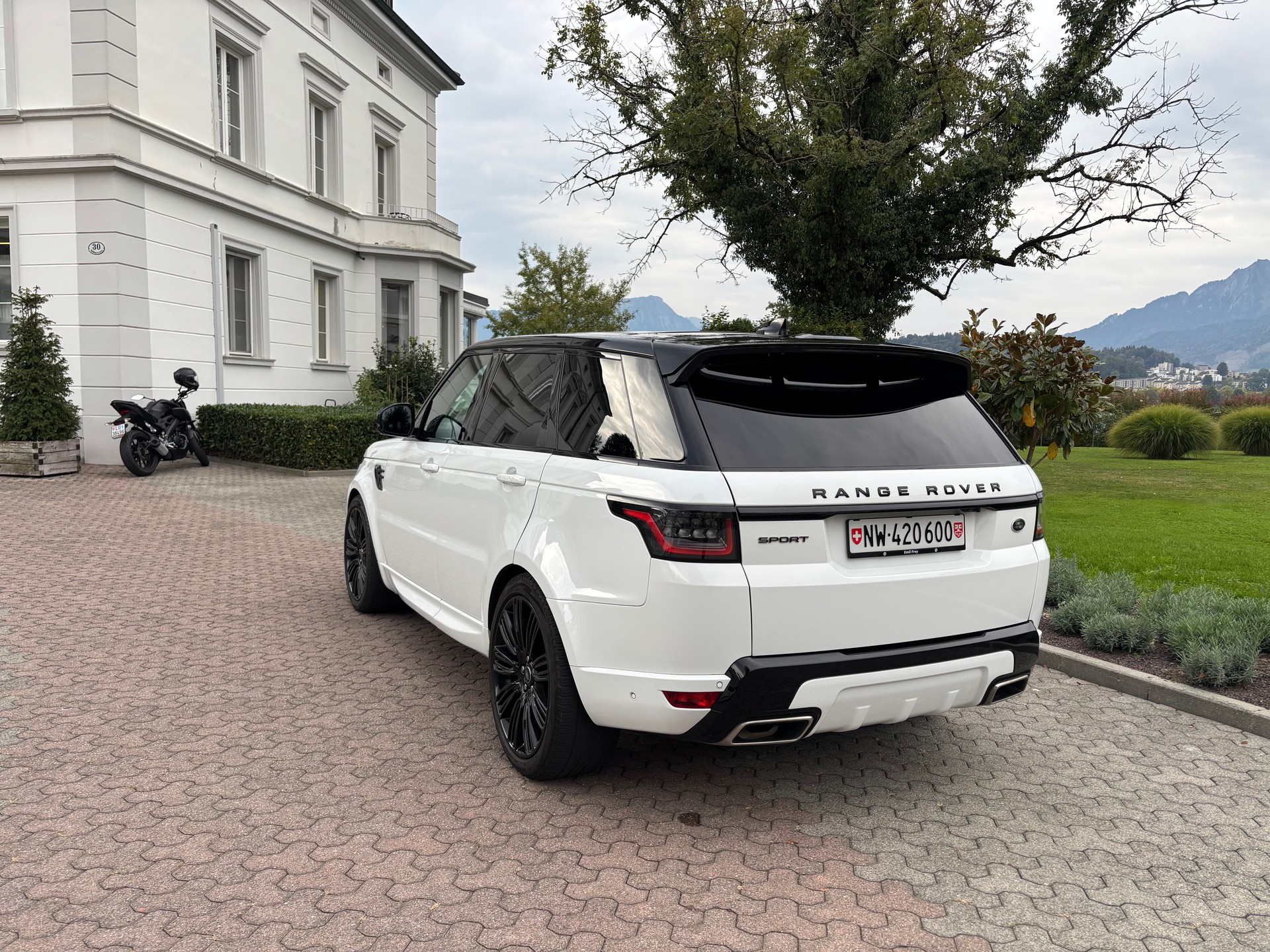LAND ROVER 3.0 I6D HSE Dynamic-image-3