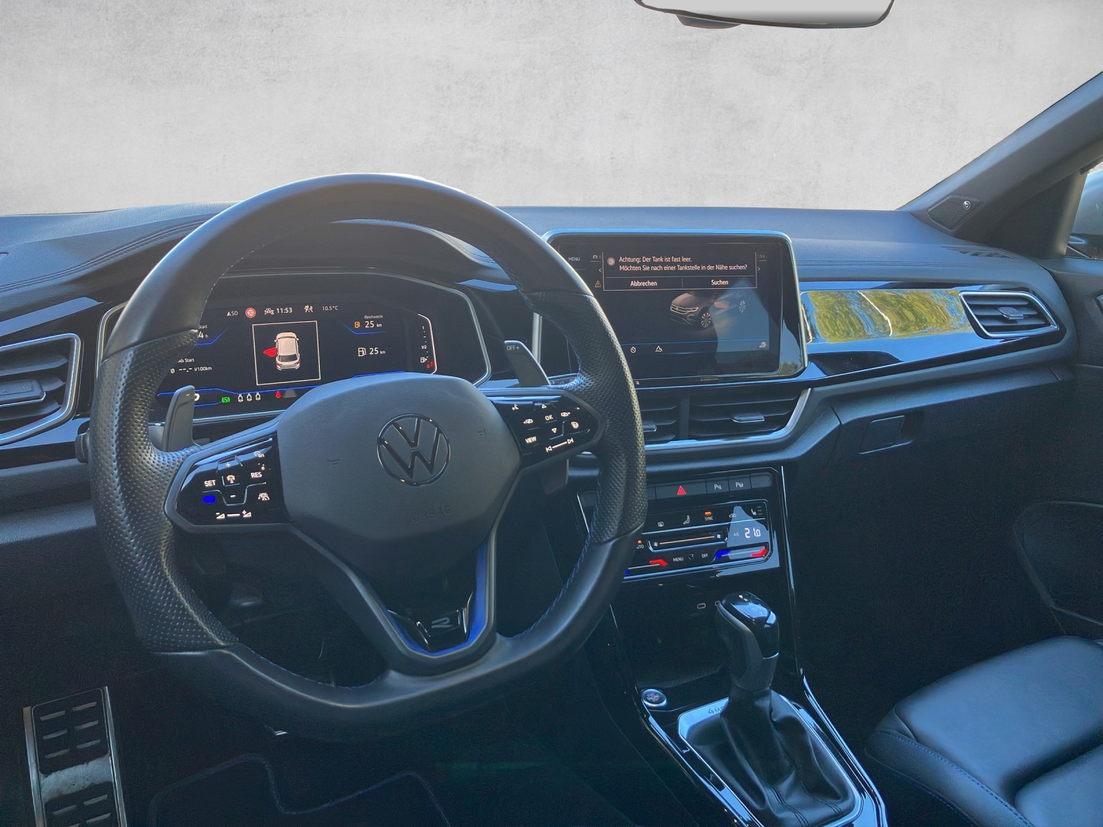 VW T-Roc 2.0 TSI R DSG 4Motion-image-5