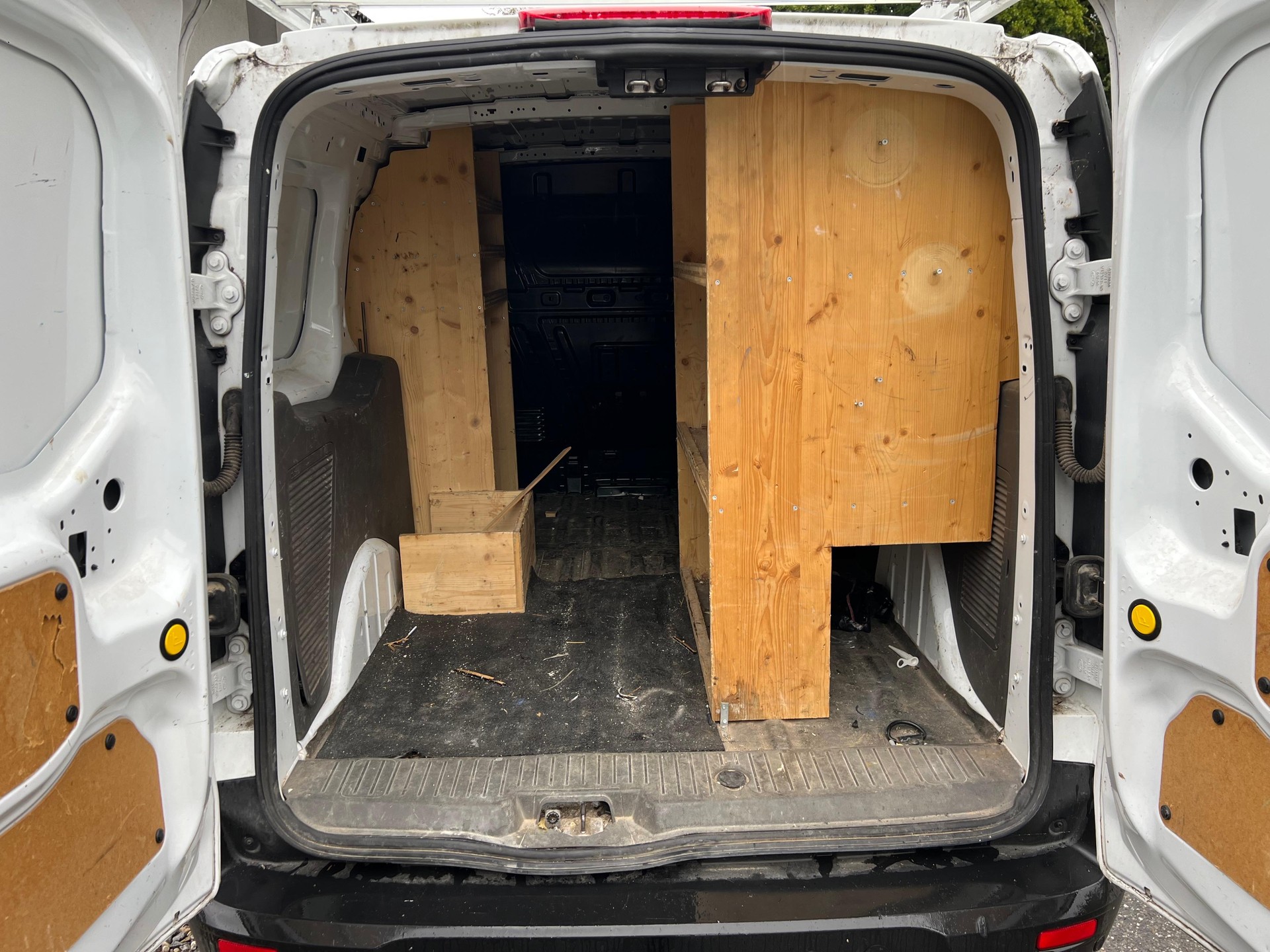 FORD Transit Connect Van T240 1.5 EcoBlue Limited Automat-image-8