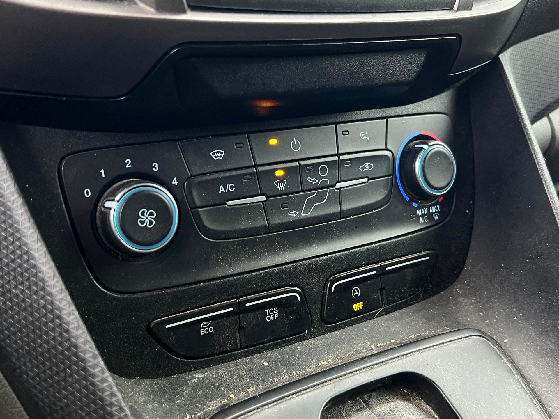 FORD Transit Connect Van T240 1.5 EcoBlue Limited Automat-image-4