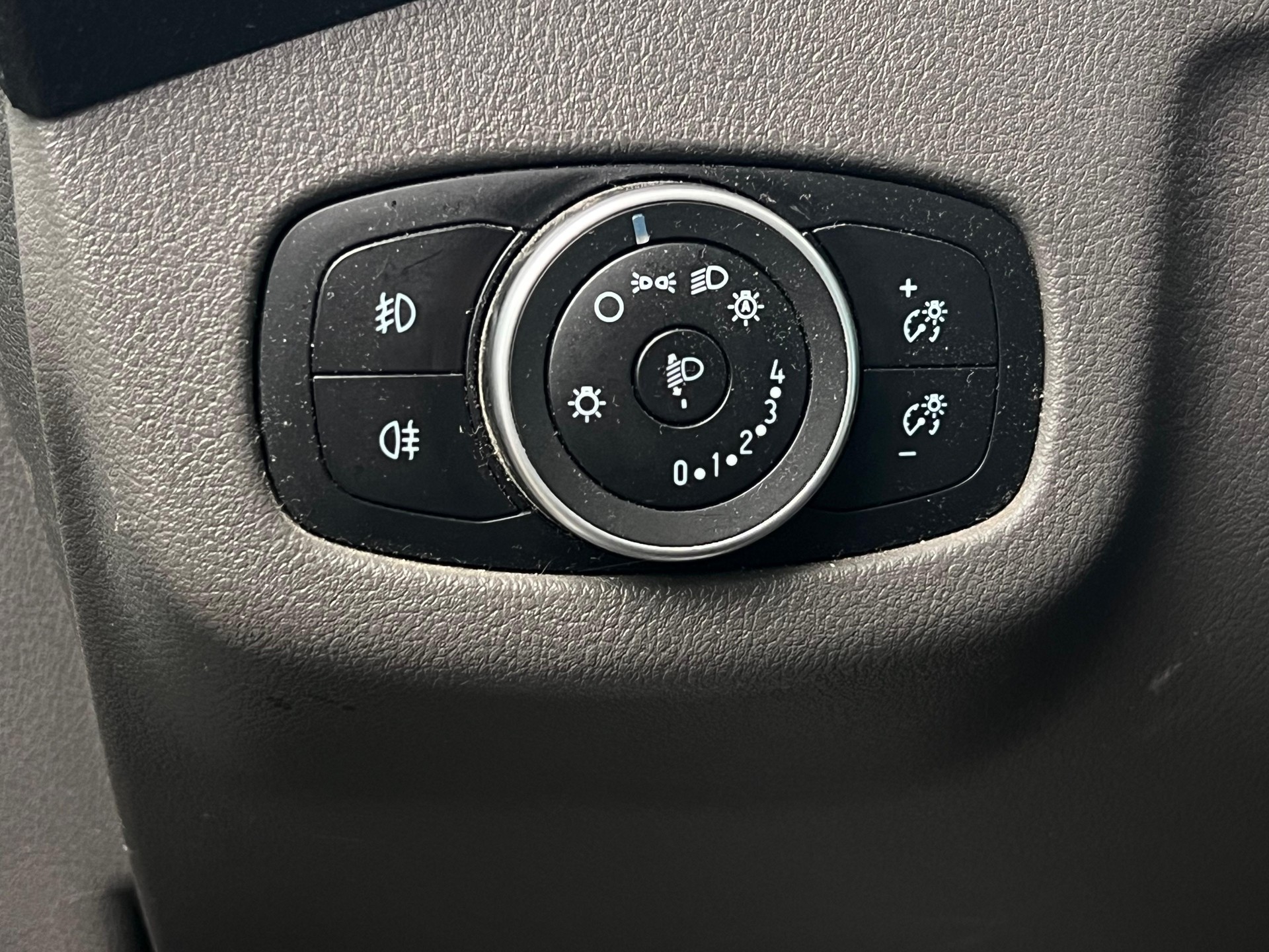 FORD Transit Connect Van T240 1.5 EcoBlue Limited Automat-image-7