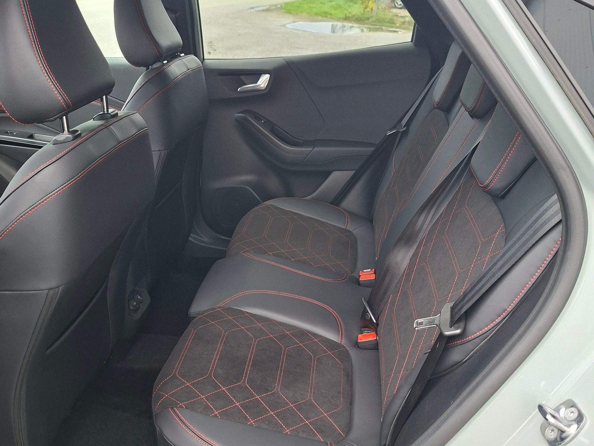 FORD Puma 1.0 MHEV ST-Line X Automat Neues Model mit grossem Display-image-9