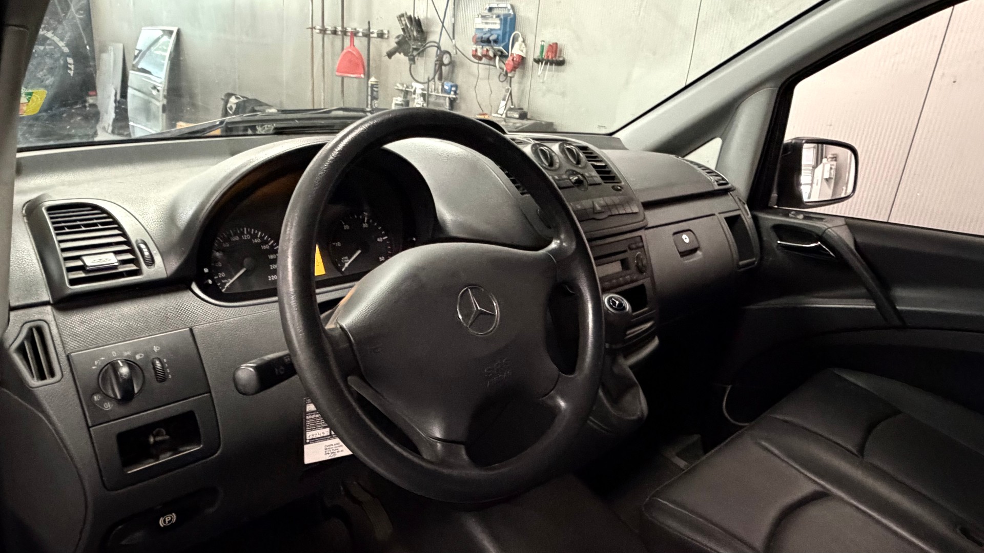 MERCEDES-BENZ Vito 116 CDI Blue Efficiency 4Matic A-image-9