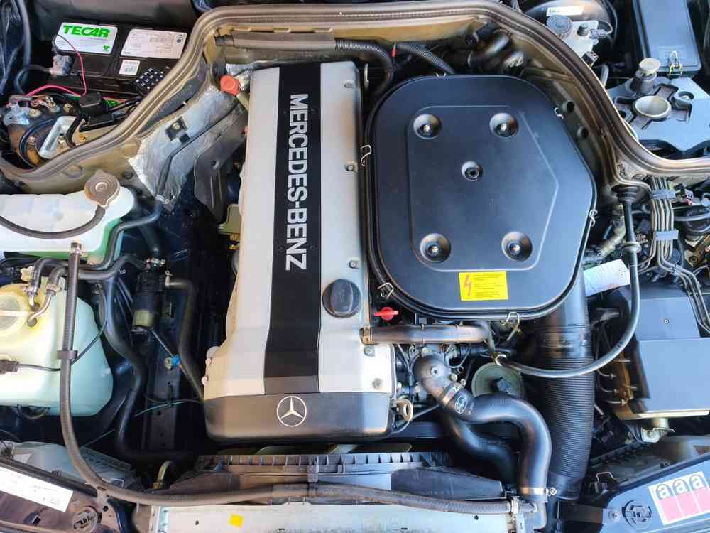 MERCEDES-BENZ 300 CE-24 Cabrio-image-13