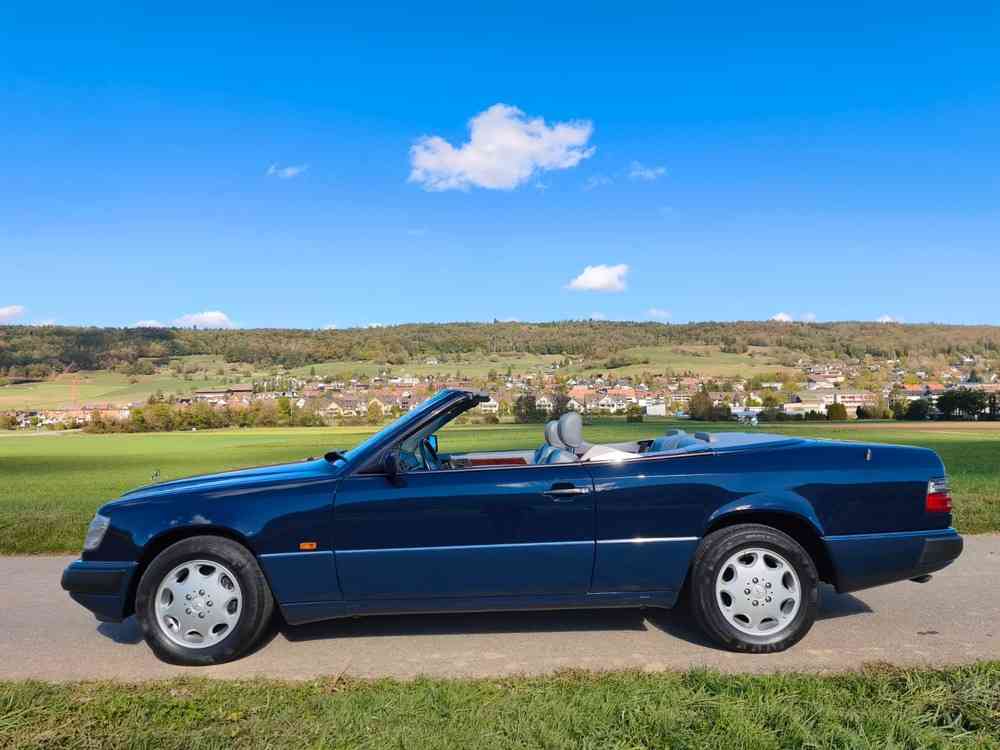 MERCEDES-BENZ 300 CE-24 Cabrio-image-2