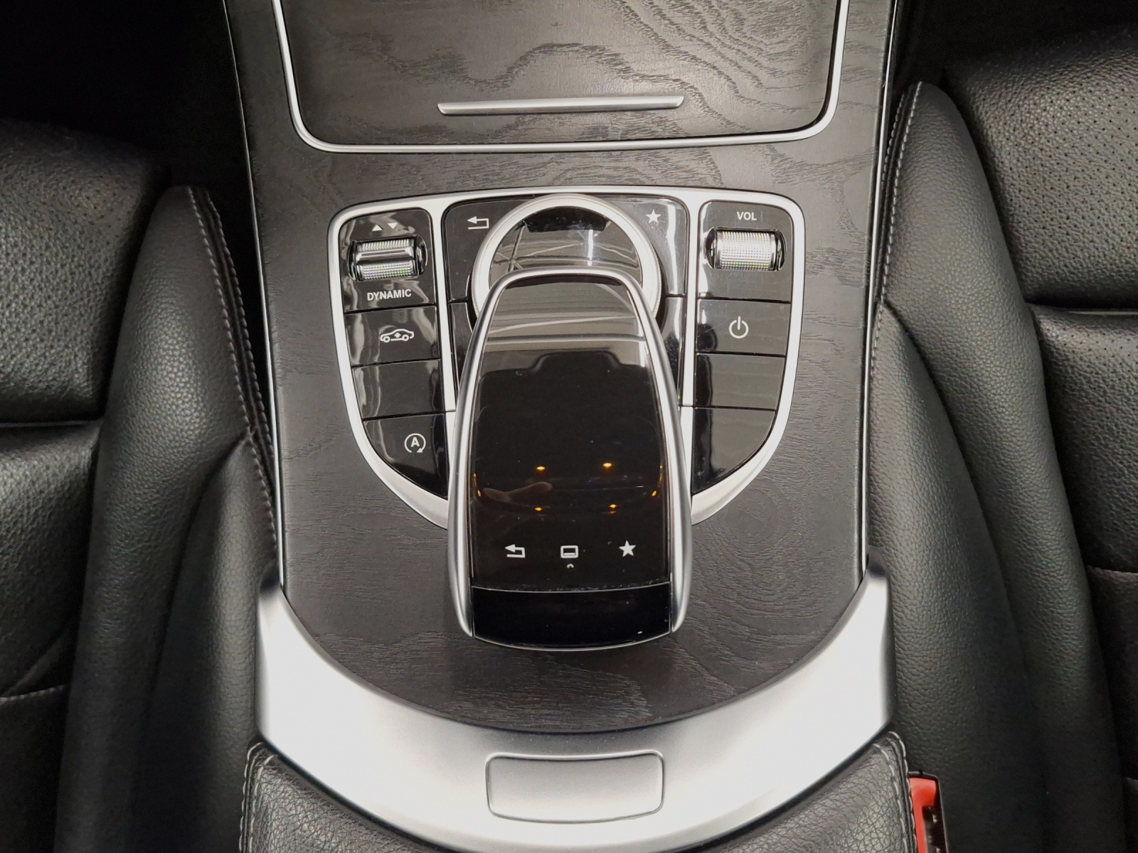 MERCEDES-BENZ C 300 AMG Line-image-8