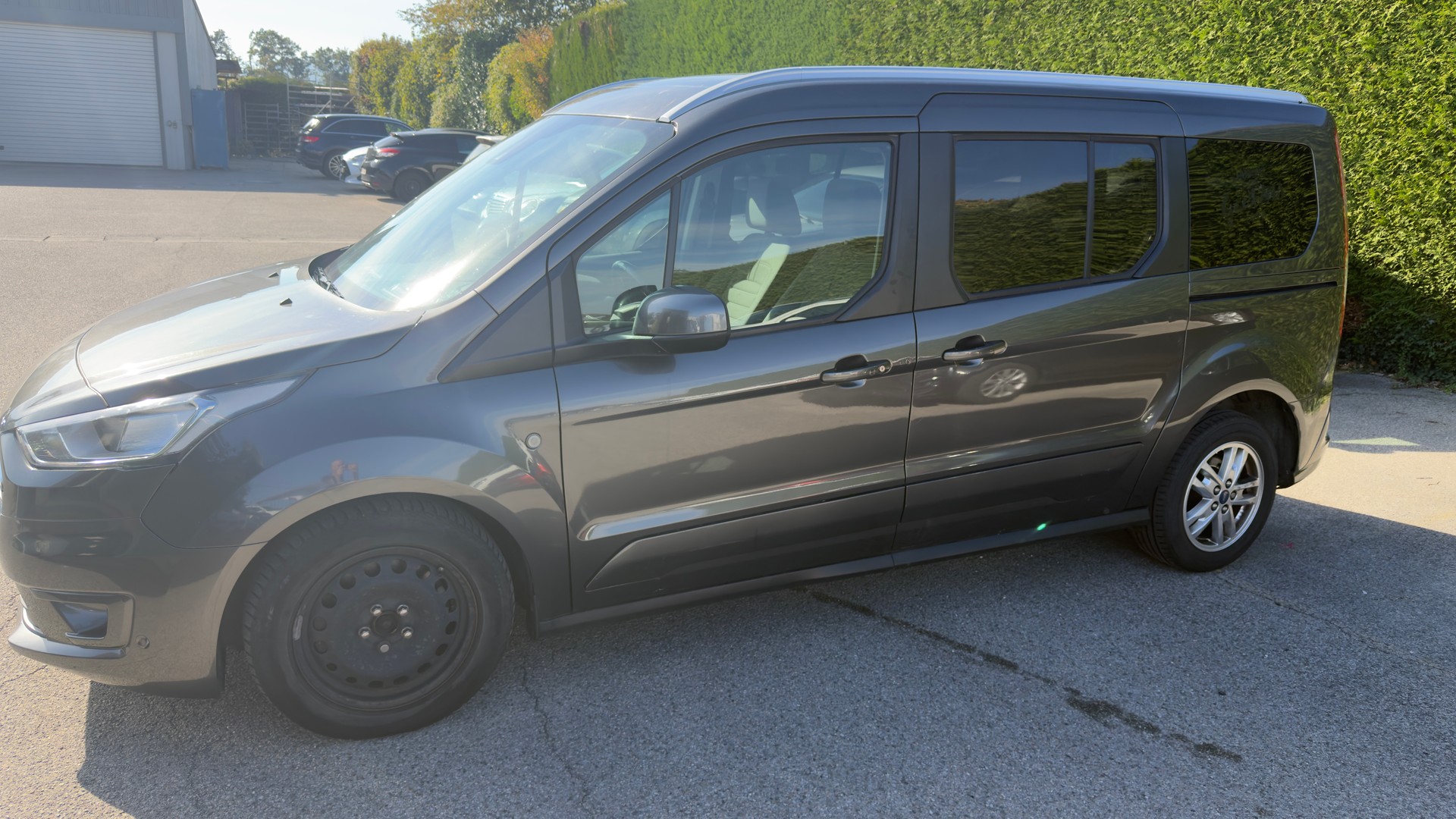 FORD Grand Tourneo Connect 1.5 EcoBlue Titanium Automat-image-3