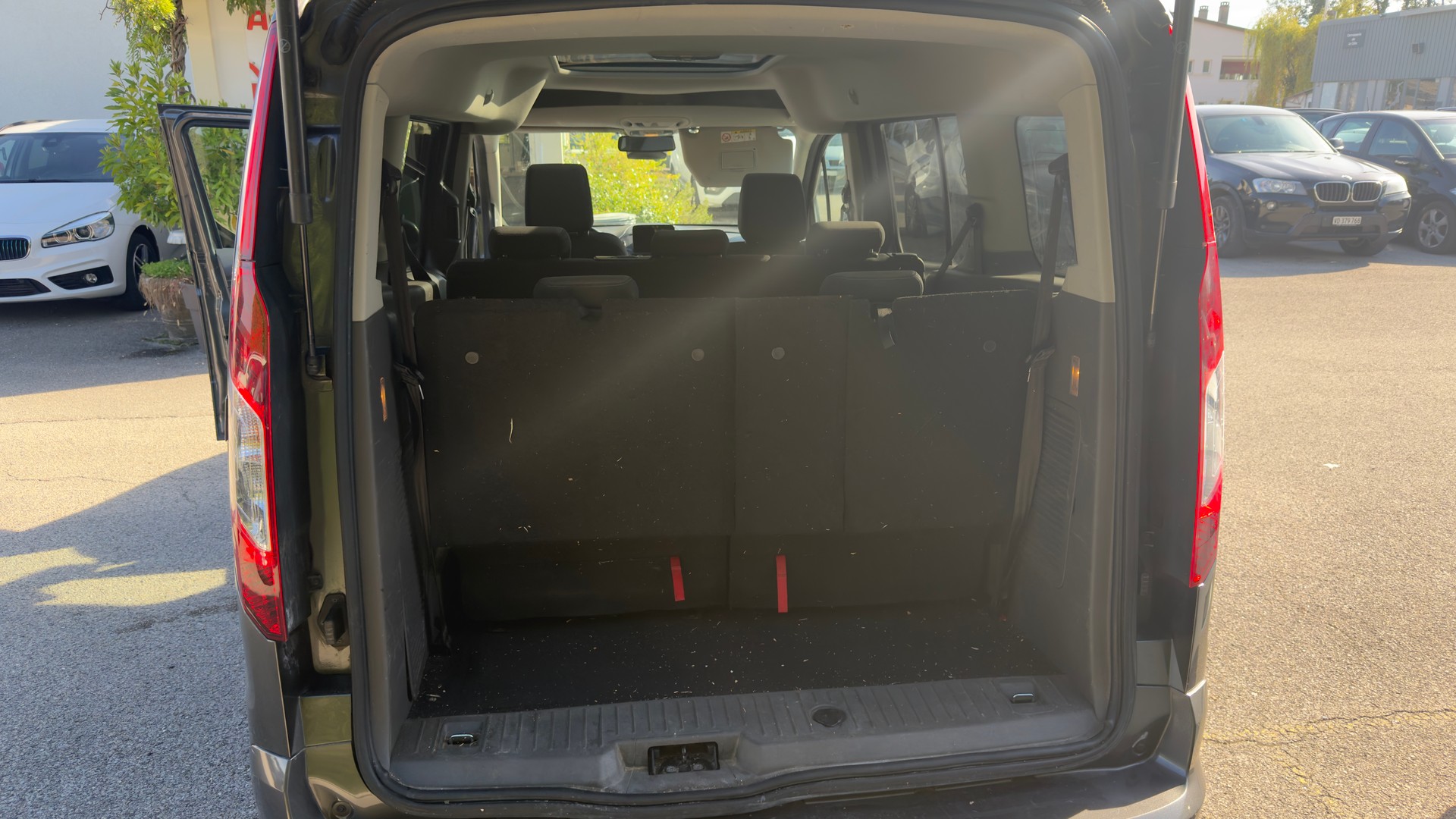 FORD Grand Tourneo Connect 1.5 EcoBlue Titanium Automat-image-12