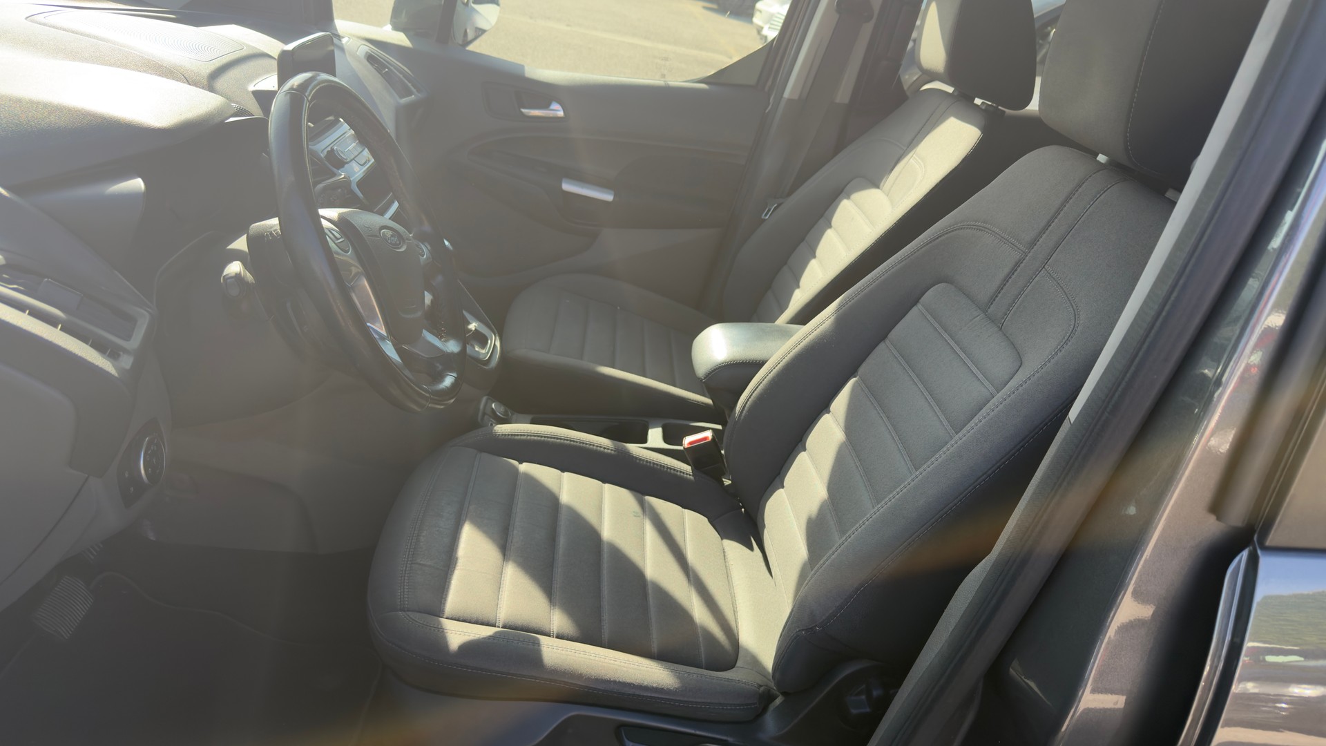 FORD Grand Tourneo Connect 1.5 EcoBlue Titanium Automat-image-8