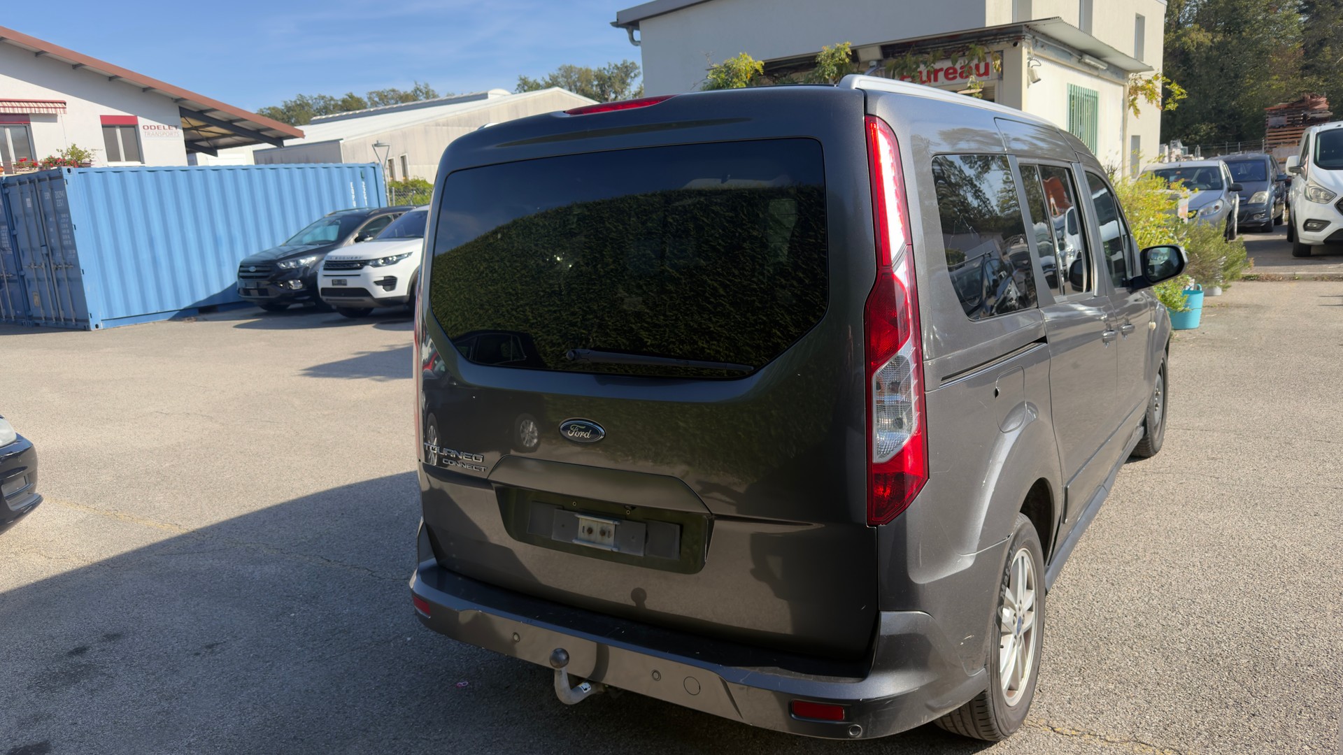 FORD Grand Tourneo Connect 1.5 EcoBlue Titanium Automat-image-5