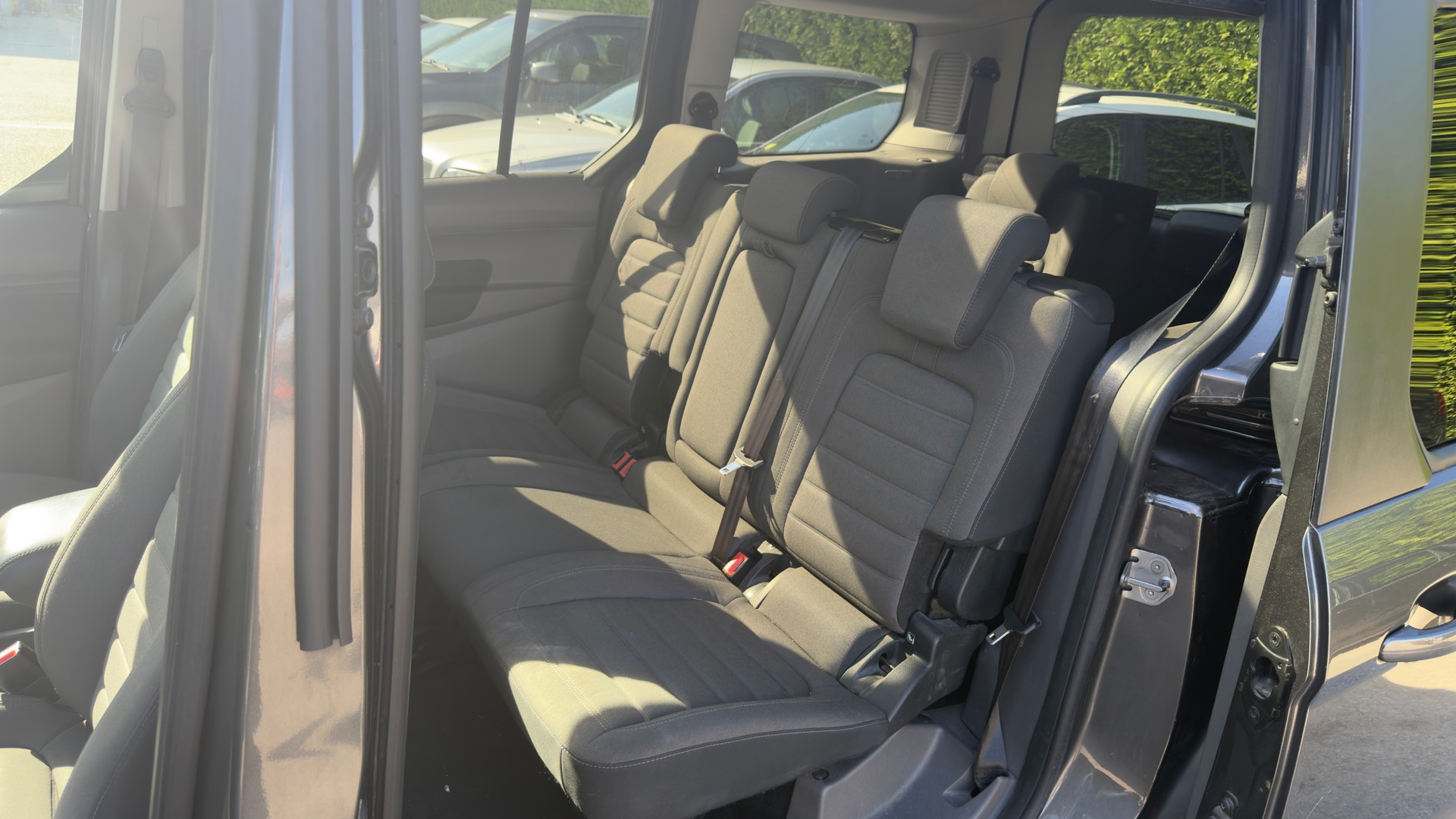 FORD Grand Tourneo Connect 1.5 EcoBlue Titanium Automat-image-9