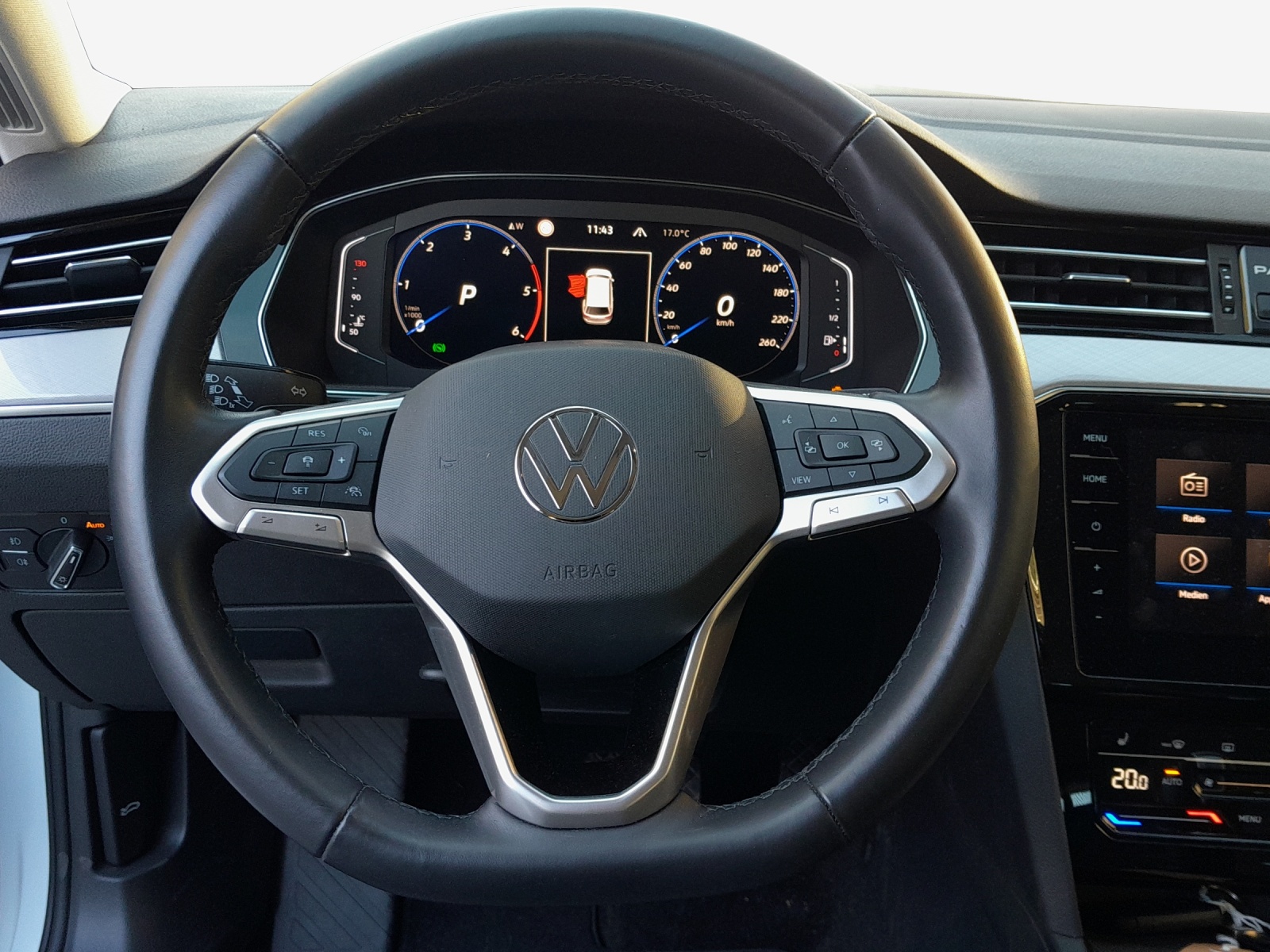 VW Passat 2.0 TDI BMT Business DSG-image-9