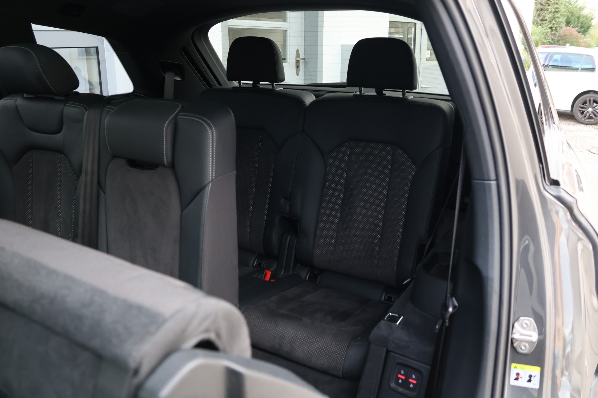 AUDI Q7 50 TDI quattro tiptronic S-Line 7 Plätzer-image-12