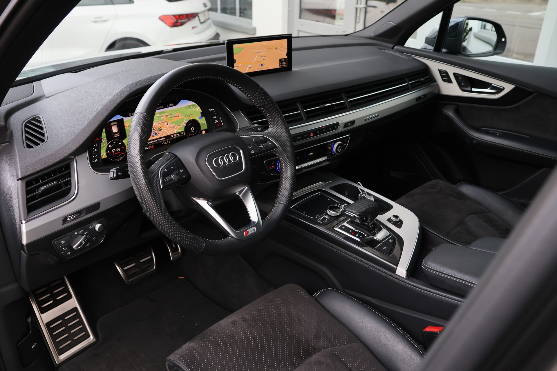 AUDI Q7 50 TDI quattro tiptronic S-Line 7 Plätzer-image-9