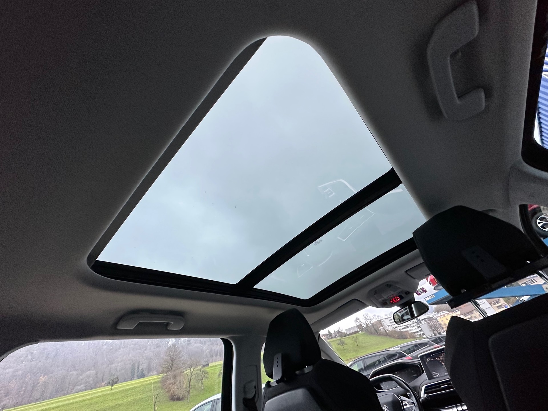 PEUGEOT 5008 1.5 BlueHDi Business Line-image-9