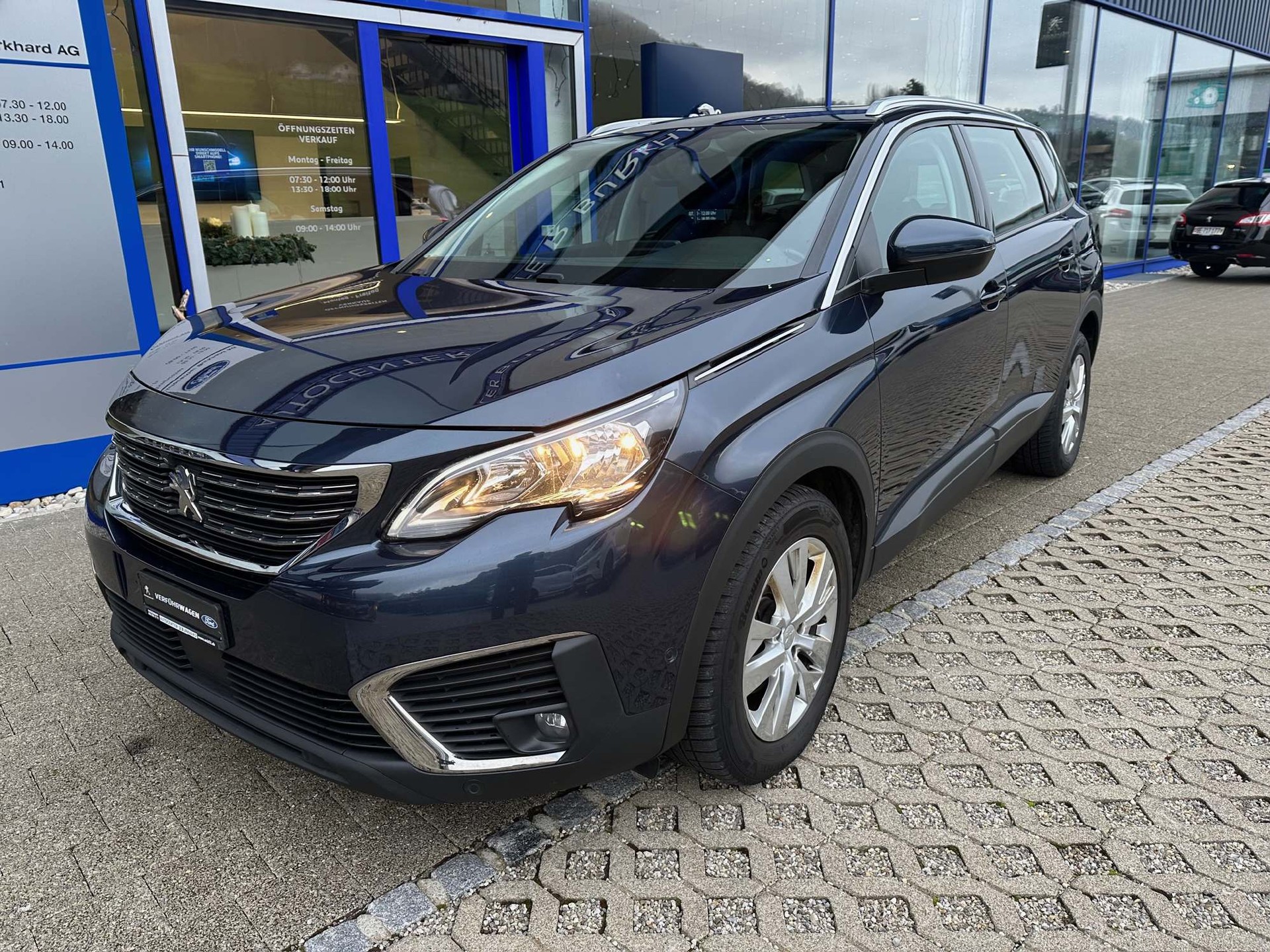 PEUGEOT 5008 1.5 BlueHDi Business Line-image-1