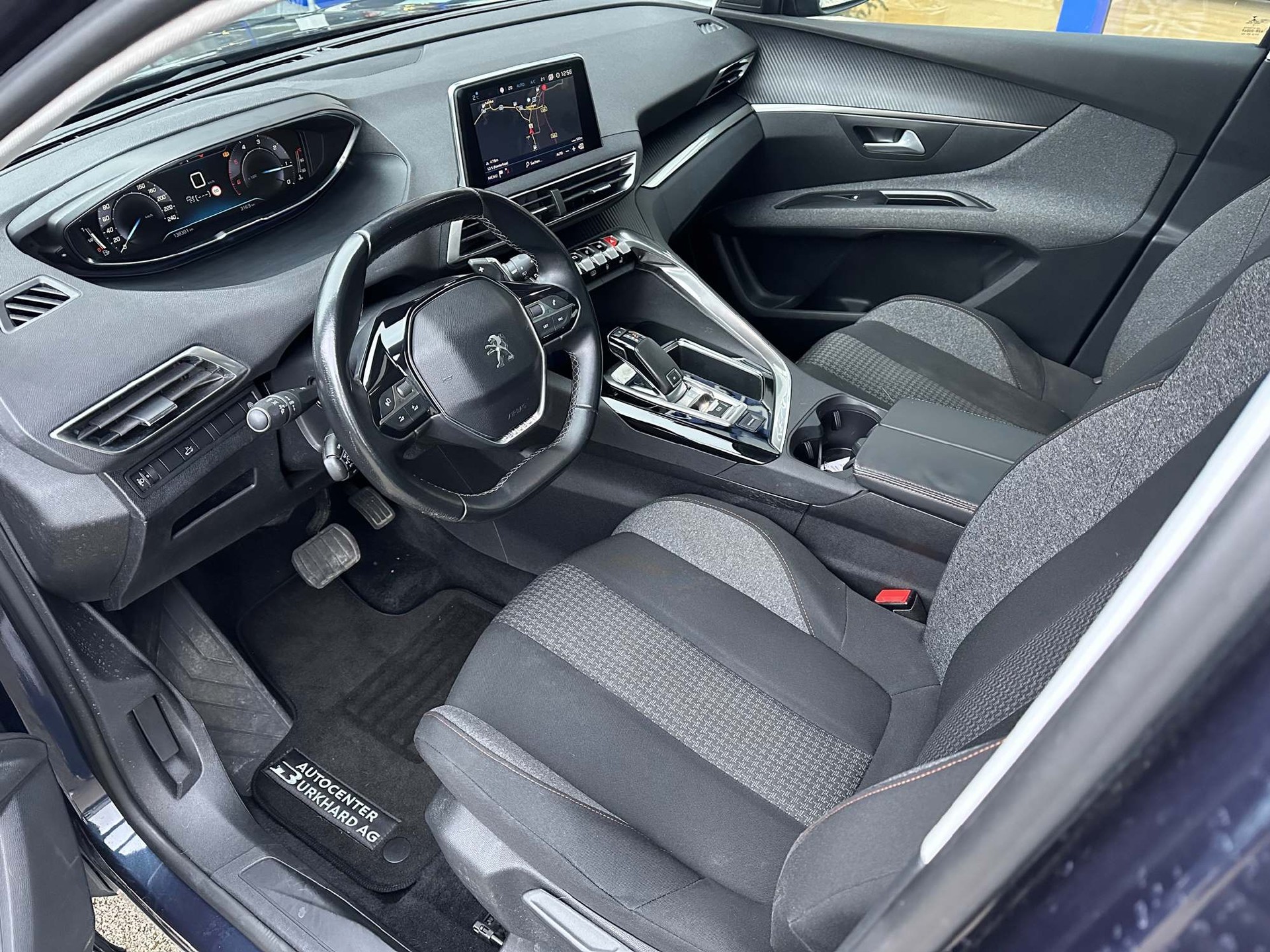 PEUGEOT 5008 1.5 BlueHDi Business Line-image-10