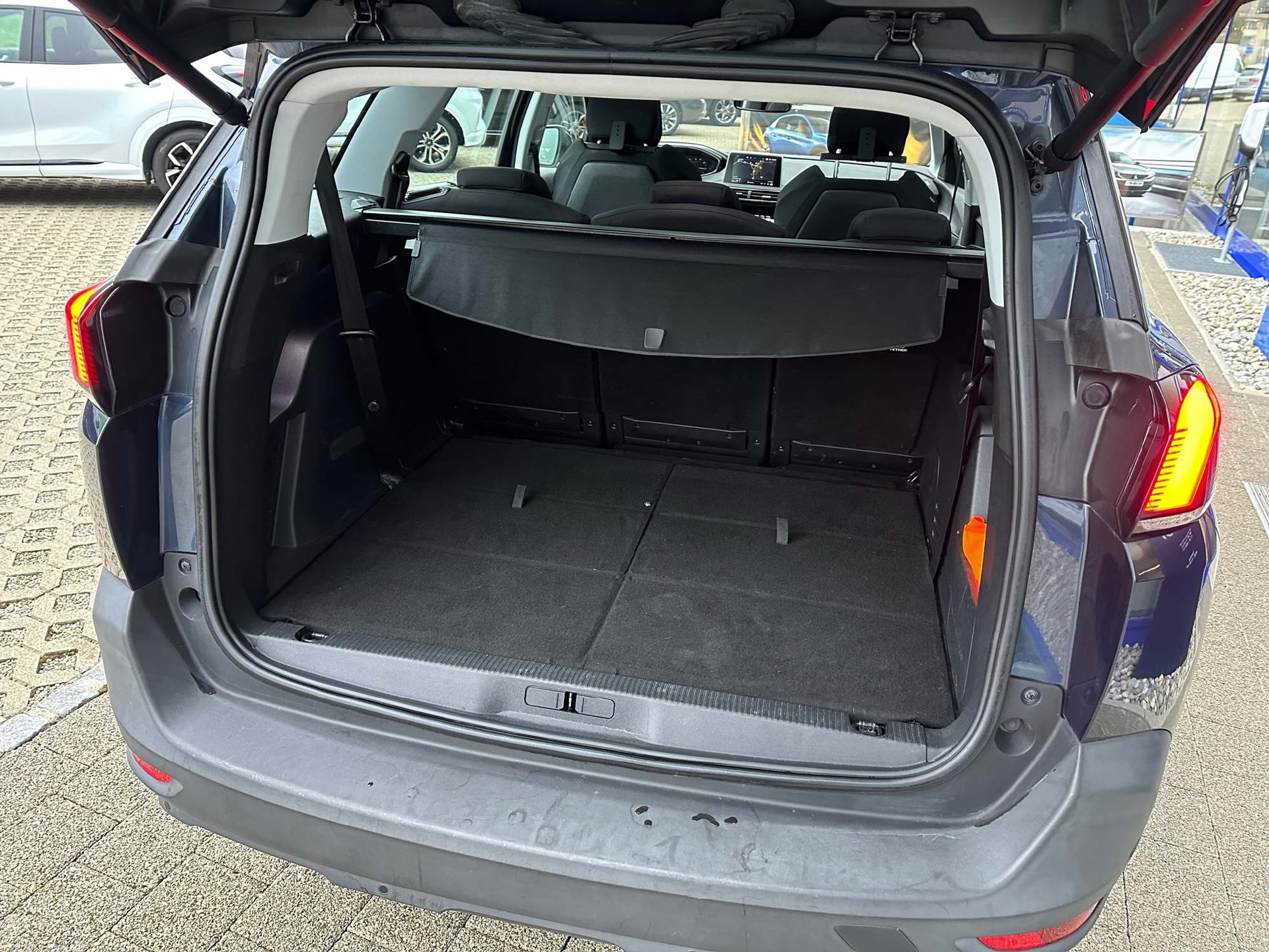PEUGEOT 5008 1.5 BlueHDi Business Line-image-5
