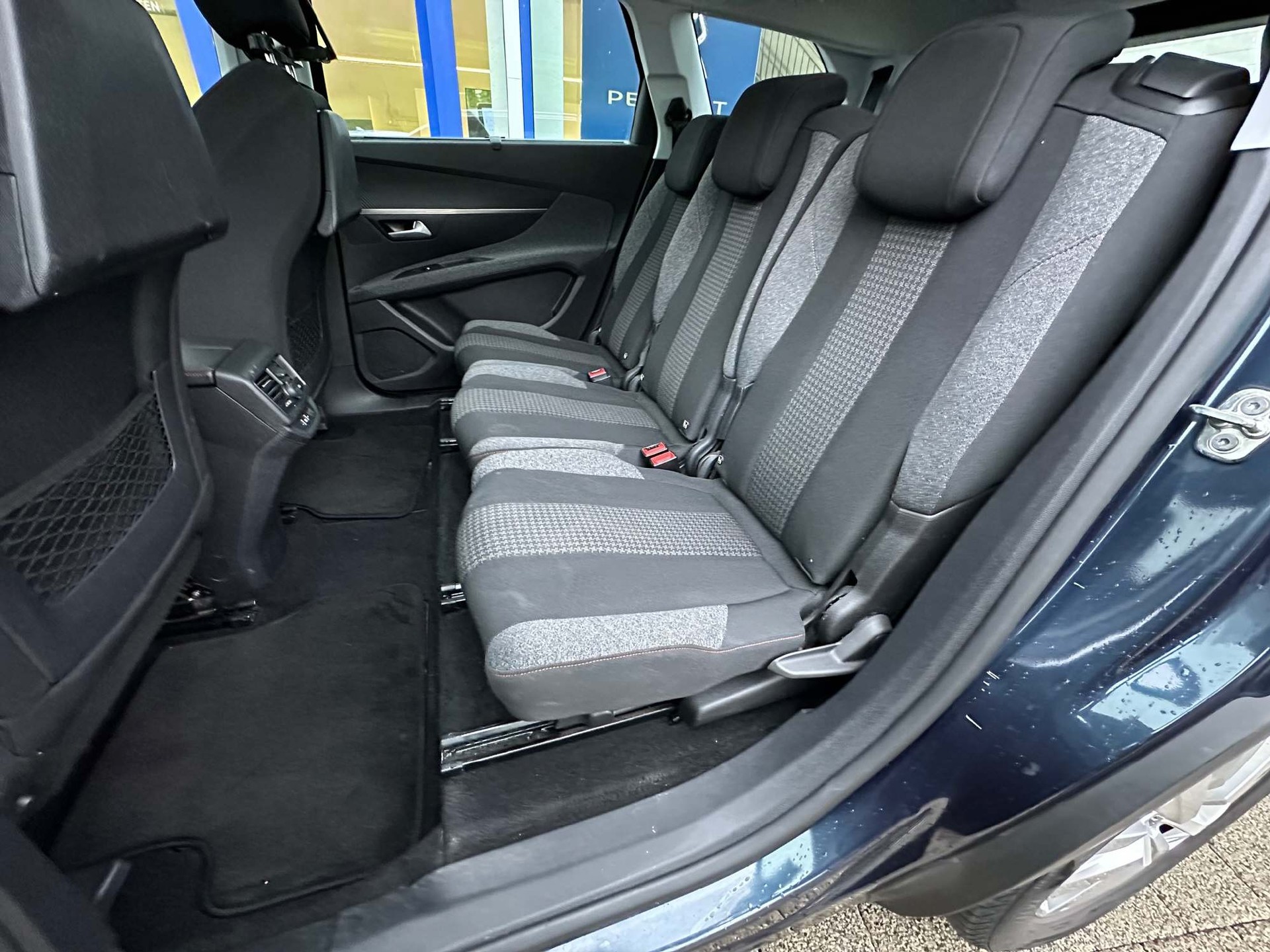 PEUGEOT 5008 1.5 BlueHDi Business Line-image-7