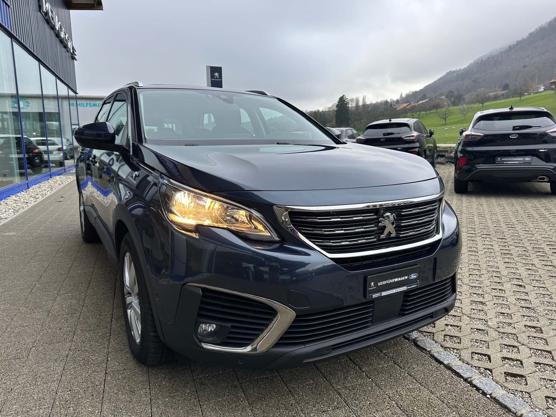 PEUGEOT 5008 1.5 BlueHDi Business Line-image-2