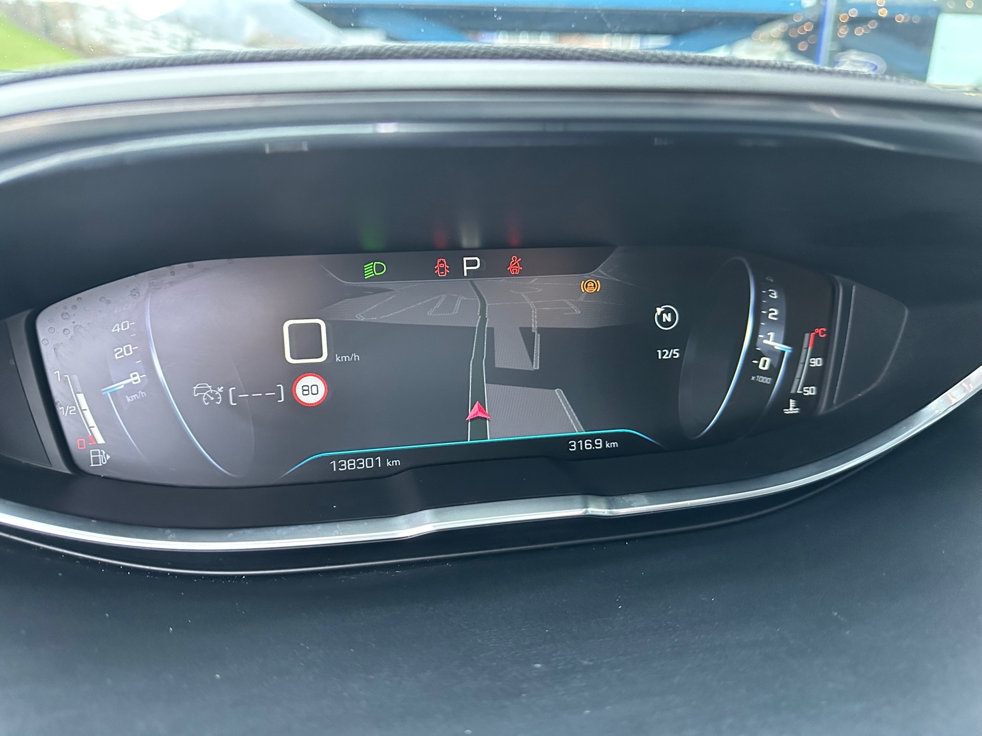 PEUGEOT 5008 1.5 BlueHDi Business Line-image-12