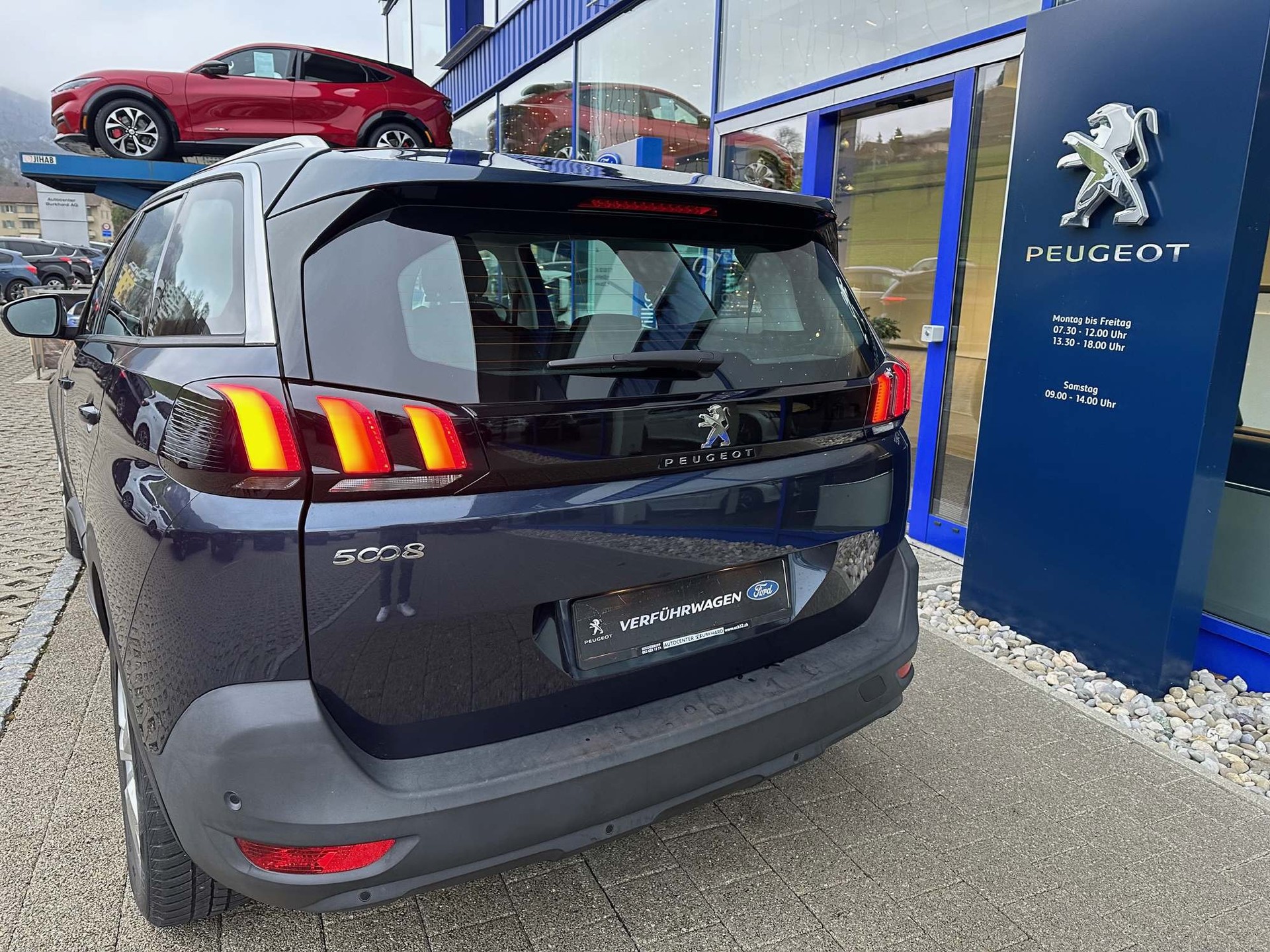 PEUGEOT 5008 1.5 BlueHDi Business Line-image-3
