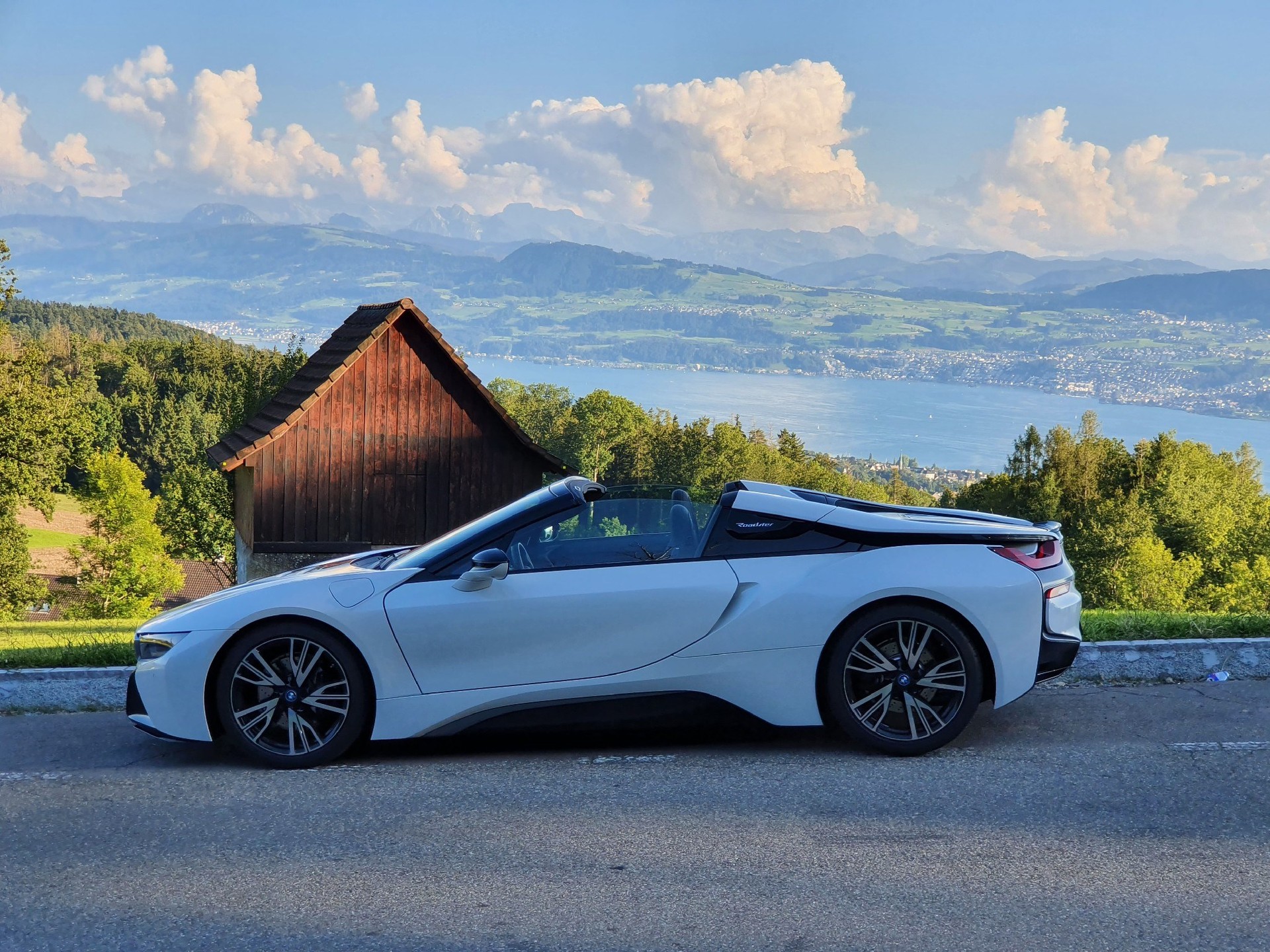 BMW i8 Roadster-image-5