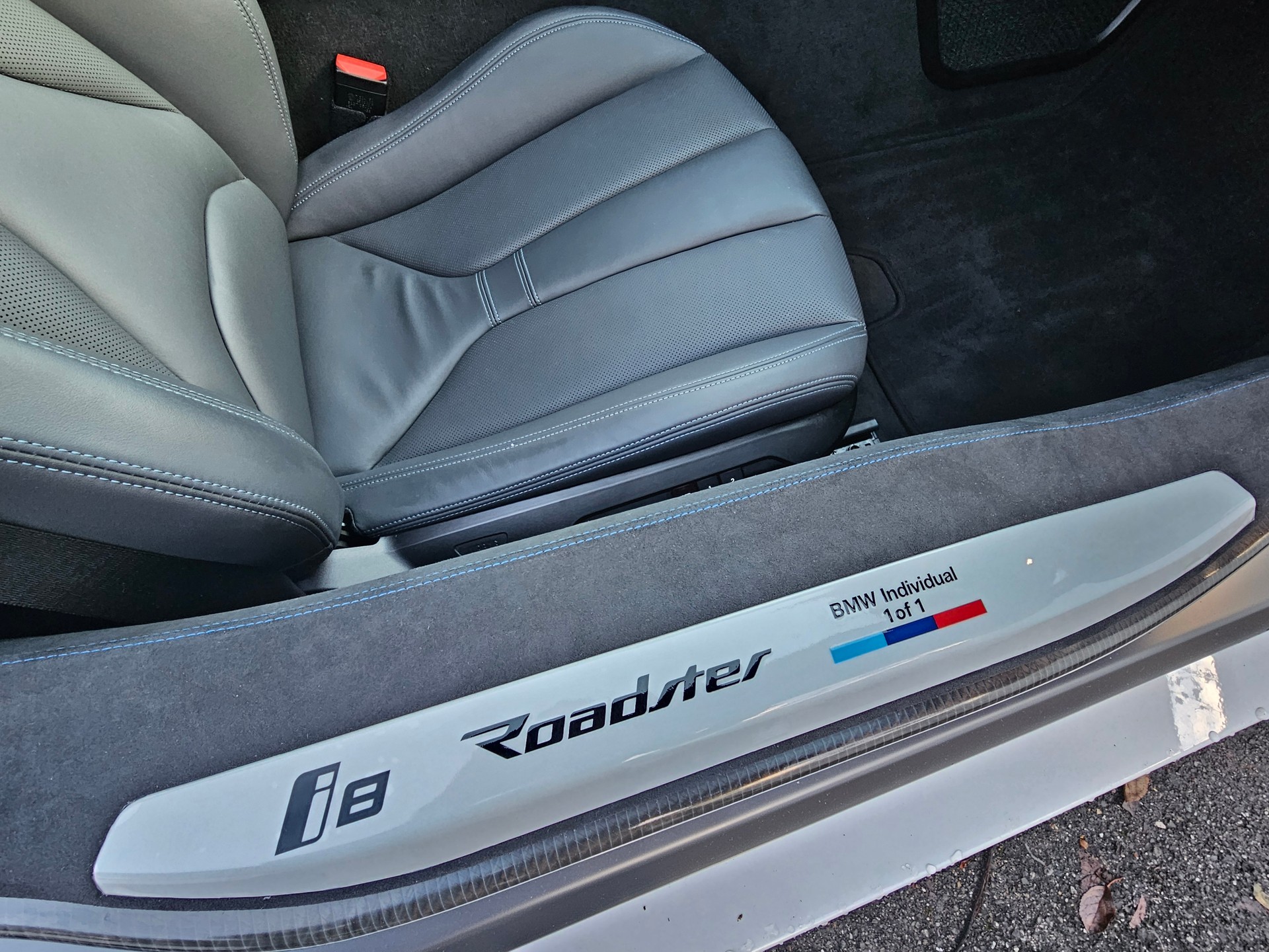 BMW i8 Roadster-image-1